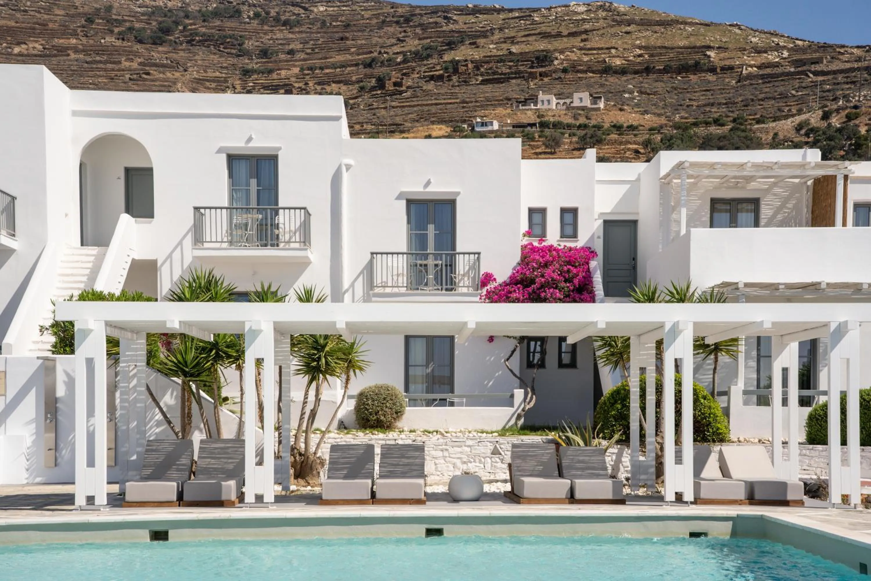 Property building in Mr. and Mrs. White Tinos