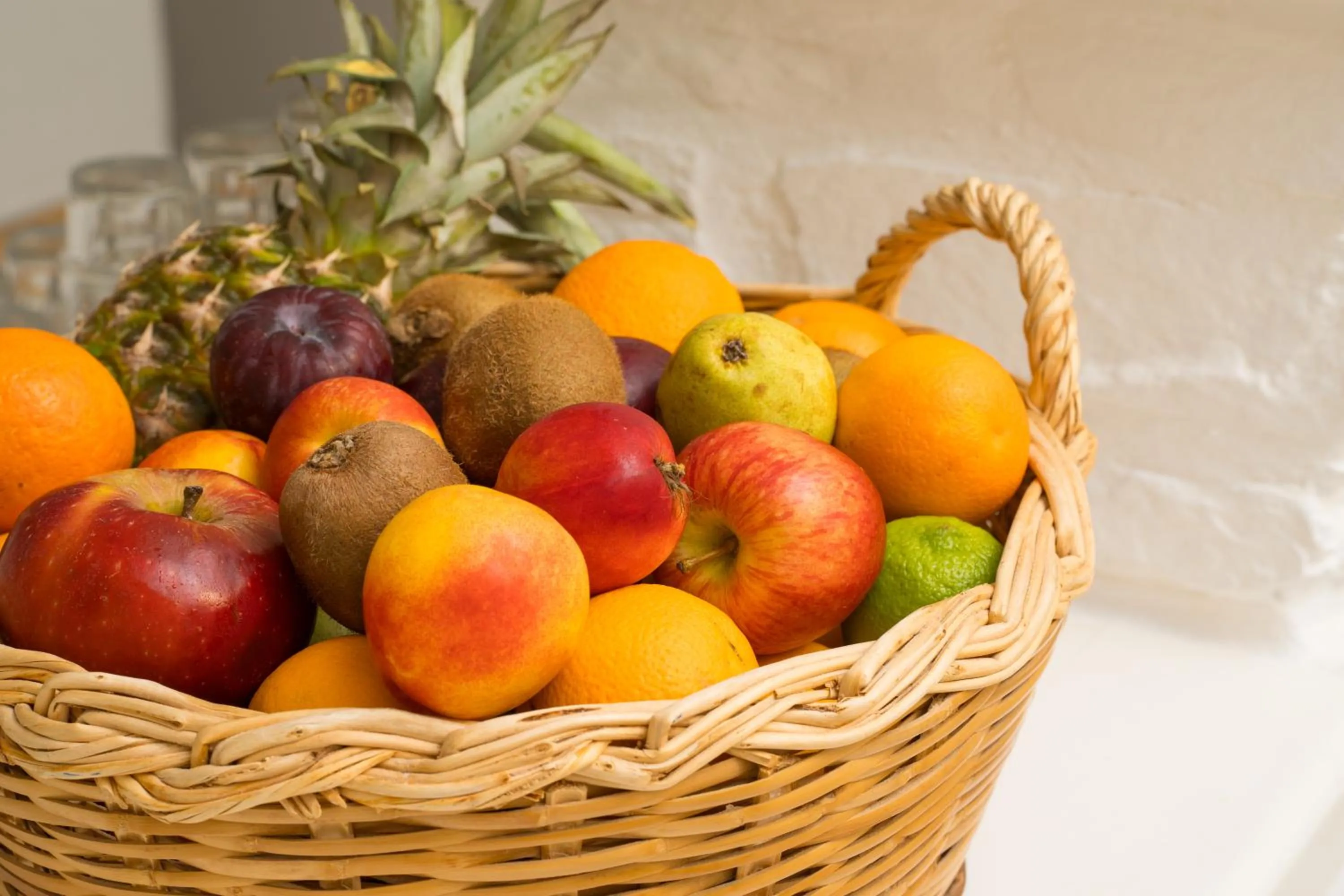 Breakfast in Mr. and Mrs. White Tinos