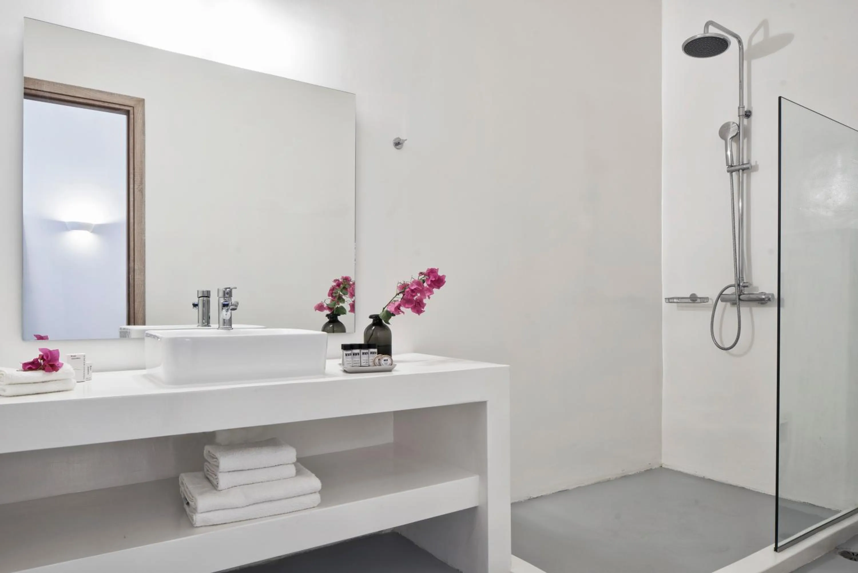 Friends & Family Suite in Mr. and Mrs. White Tinos