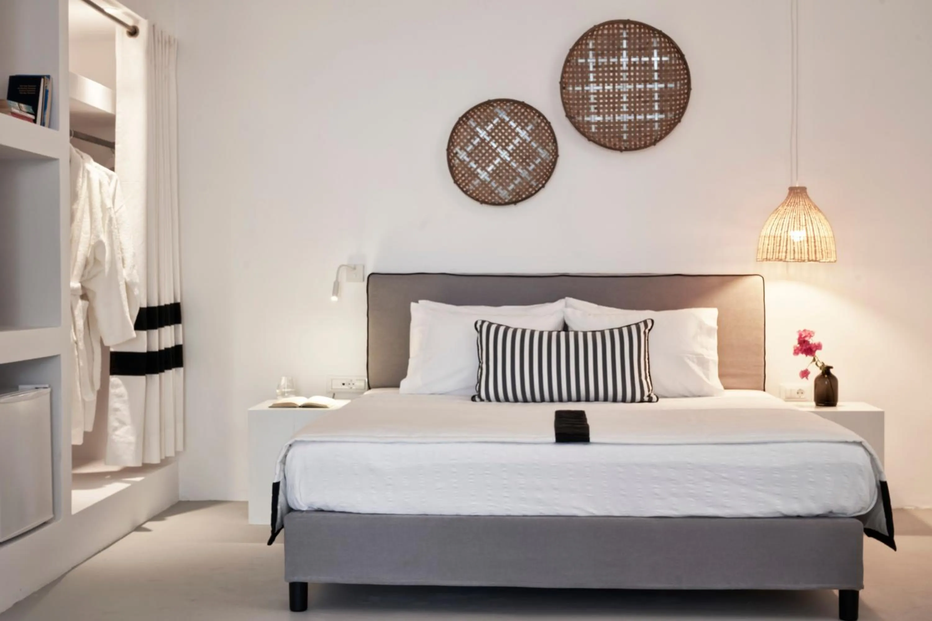 Bed in Mr. and Mrs. White Tinos