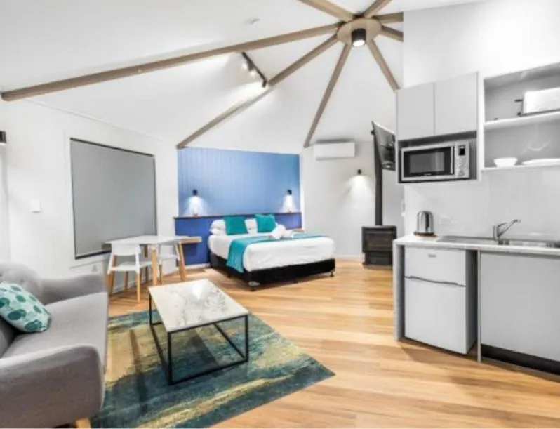 Photo of the whole room in Clouds Mapleton