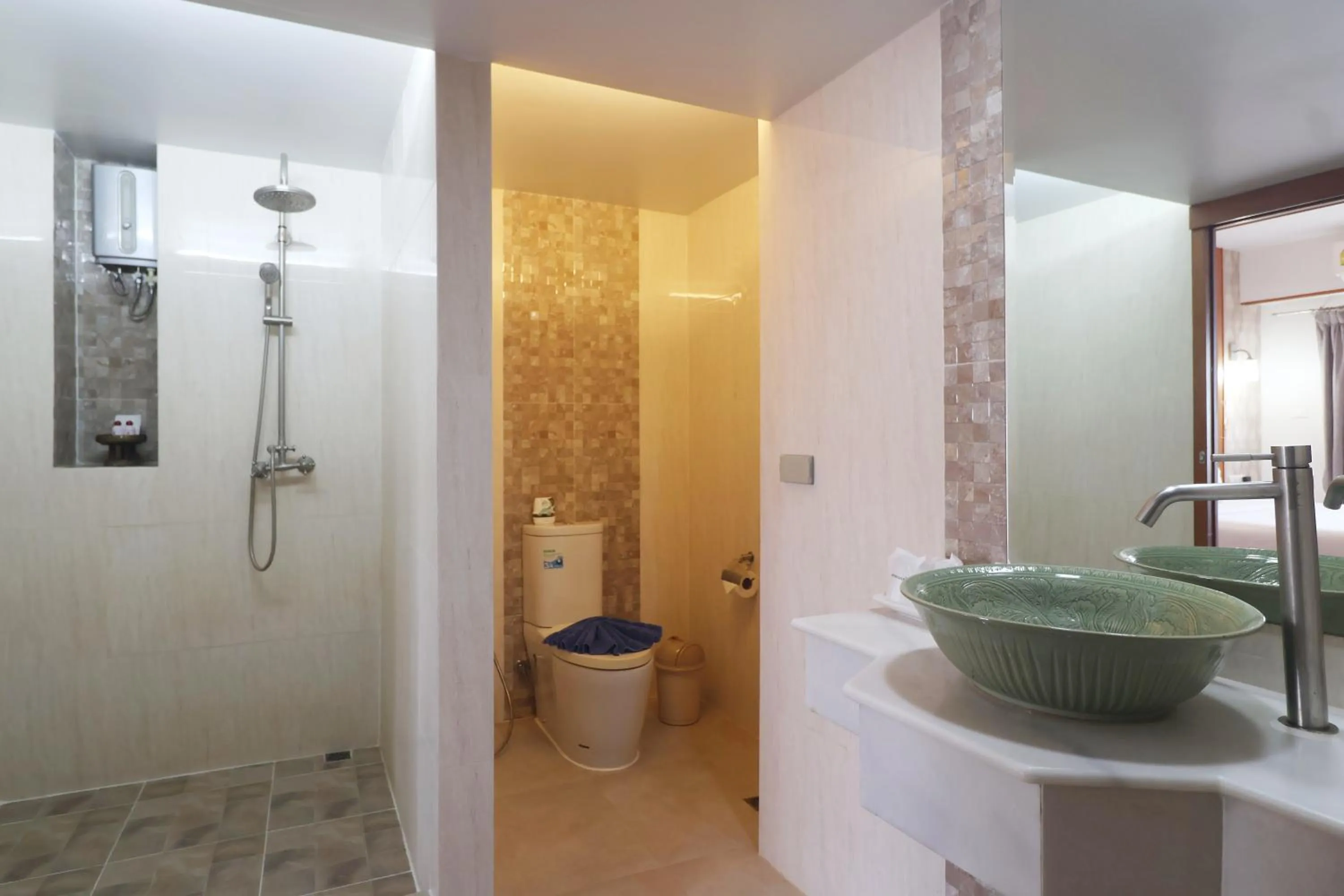 Bathroom in Nonthaburi Palace Hotel