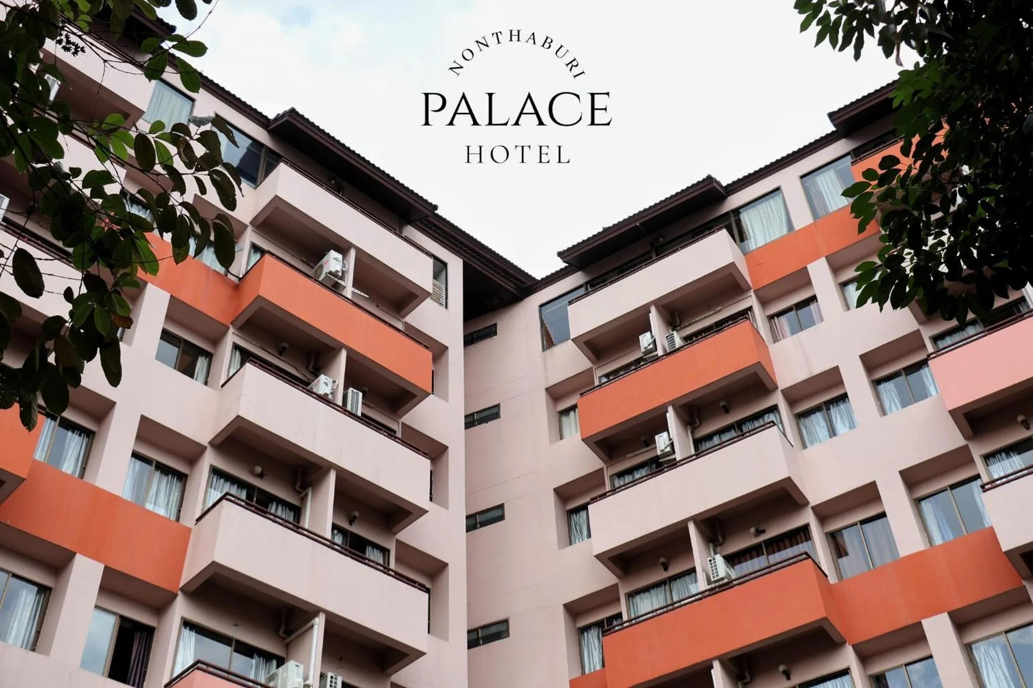 Property building in Nonthaburi Palace Hotel