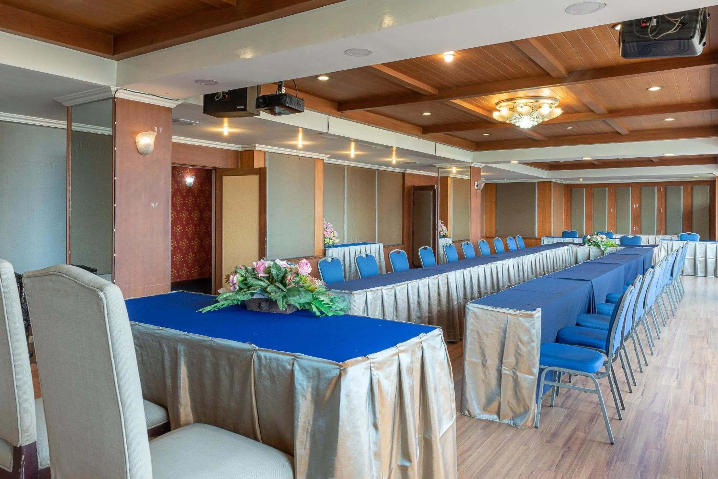 Meeting/conference room in Nonthaburi Palace Hotel