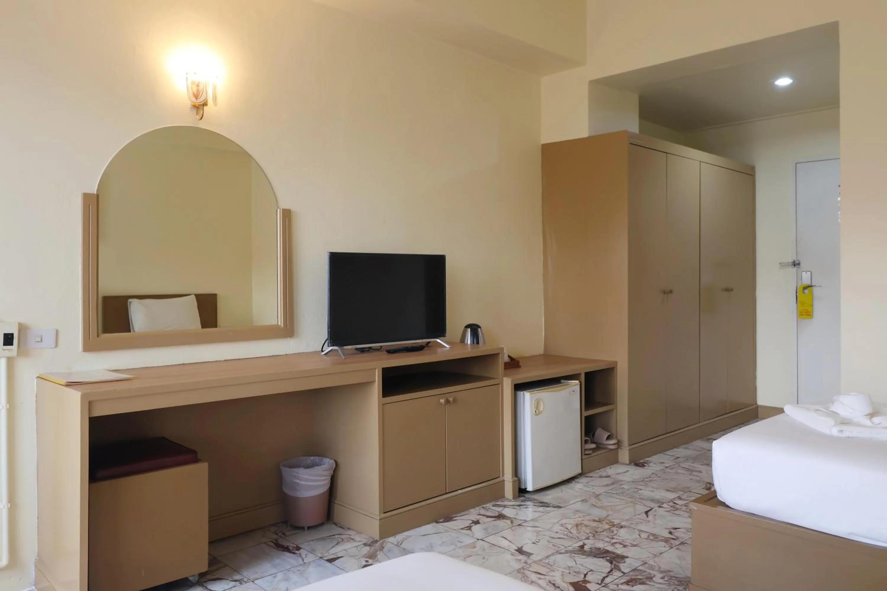 TV and multimedia, Bed in Nonthaburi Palace Hotel