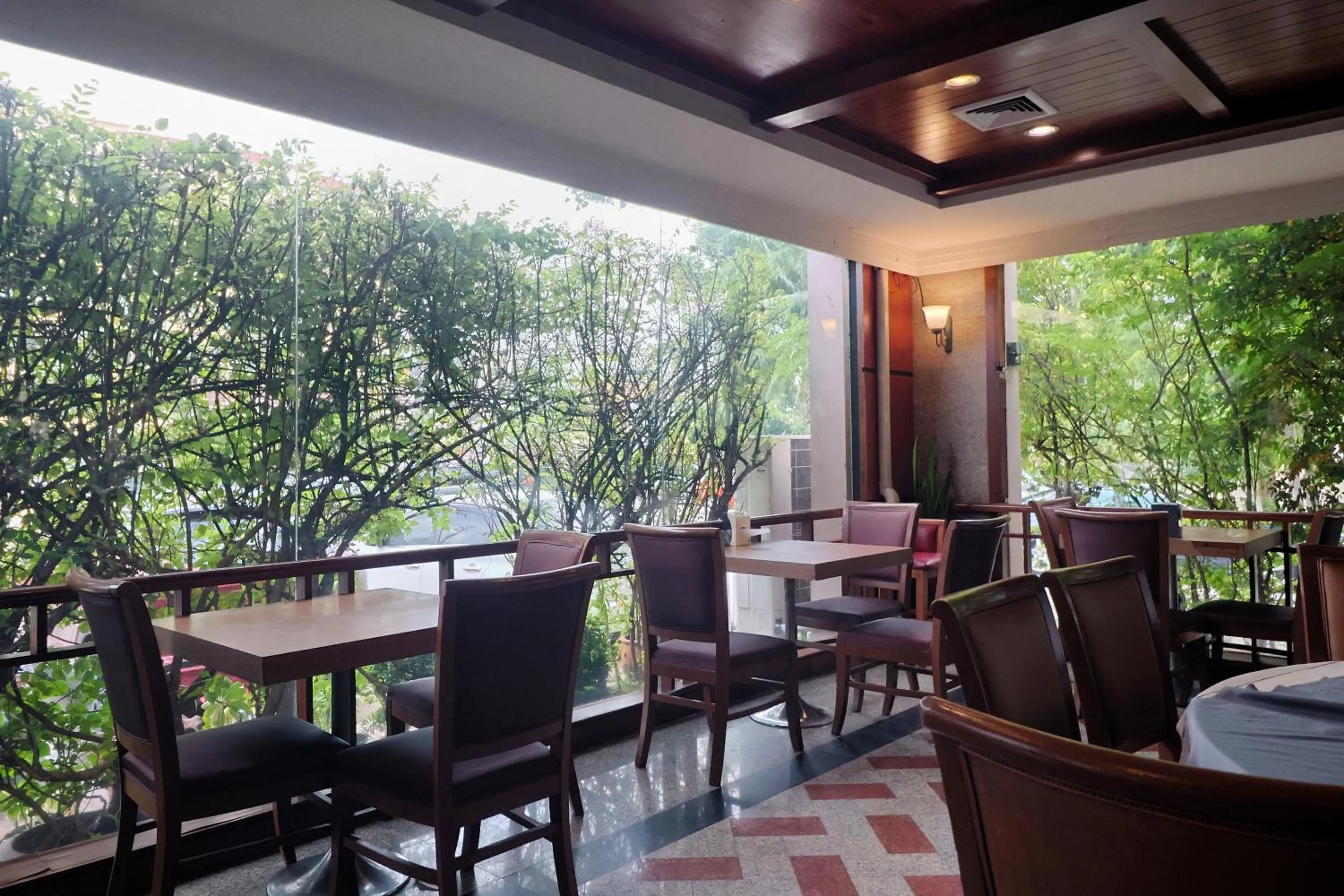 Restaurant/places to eat in Nonthaburi Palace Hotel