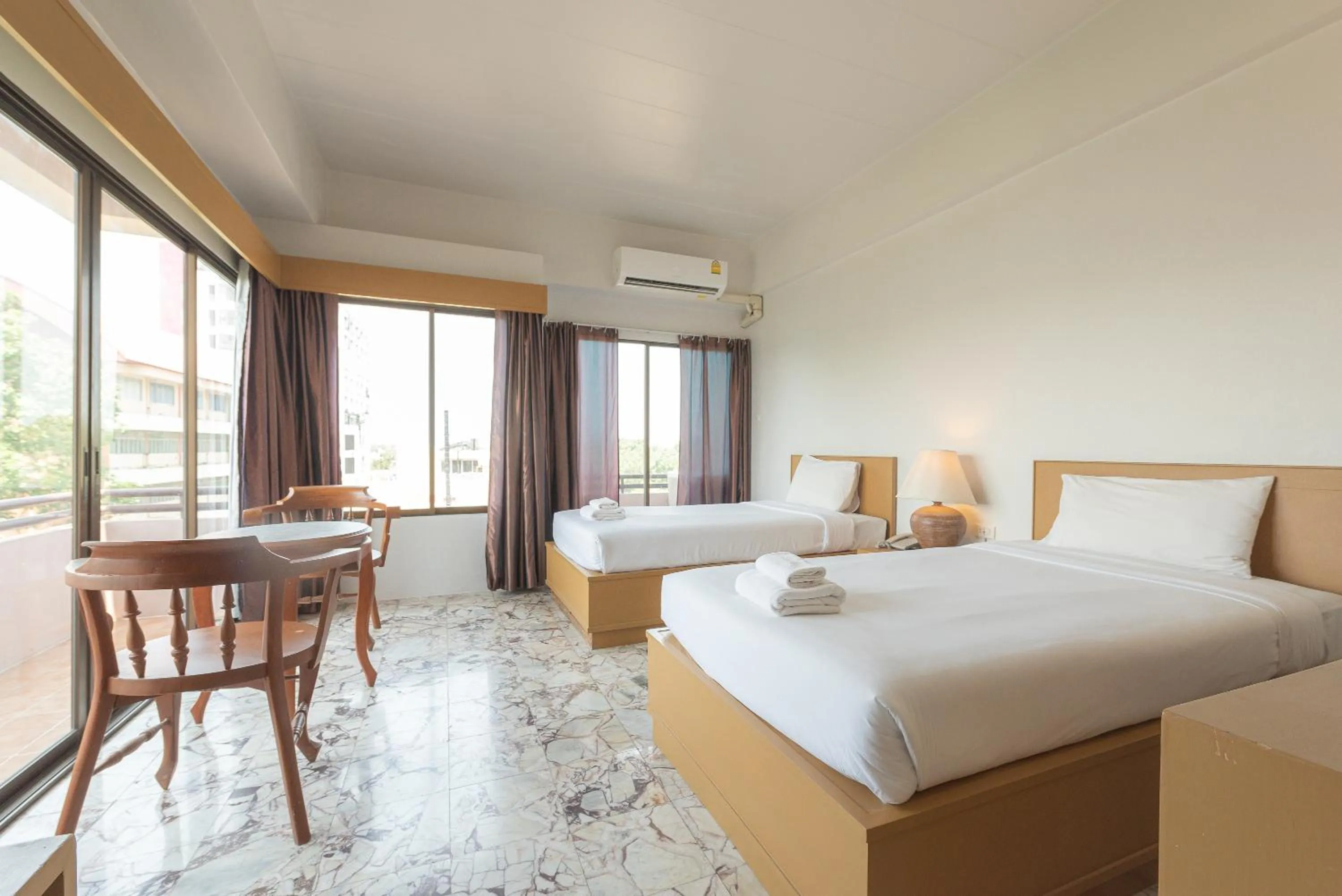 Bedroom, Bed in Nonthaburi Palace Hotel