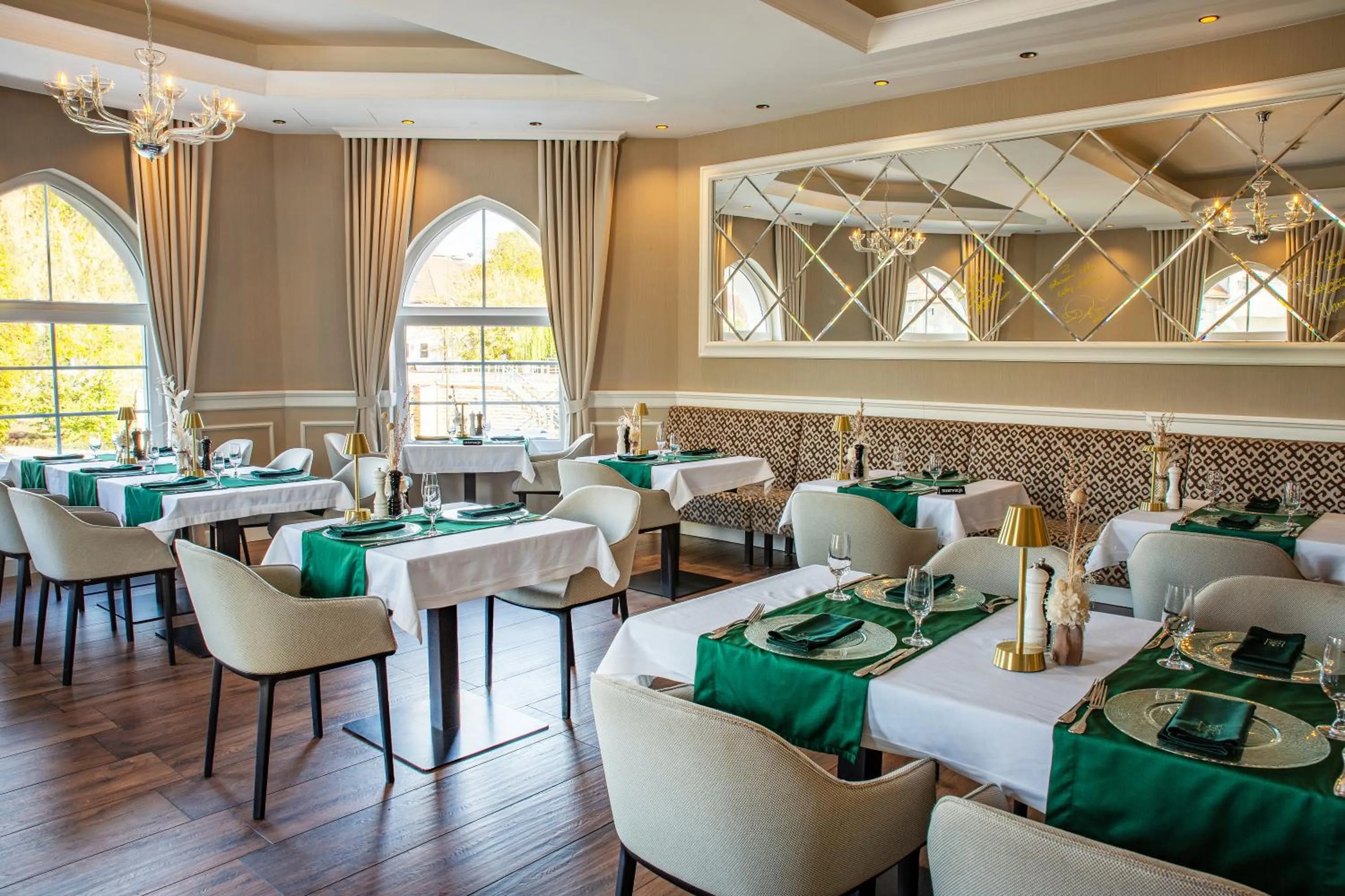 Restaurant/places to eat in Hotel Piast