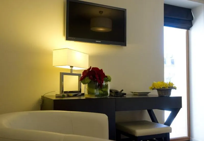 TV and multimedia in Hôtel Burgevin