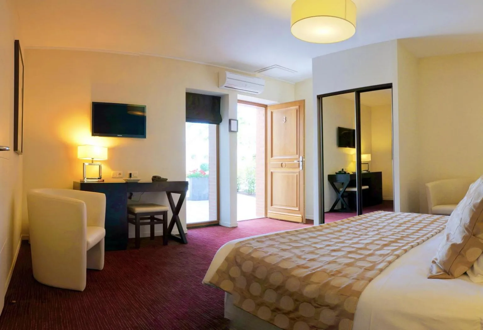 Bed in Hôtel Burgevin