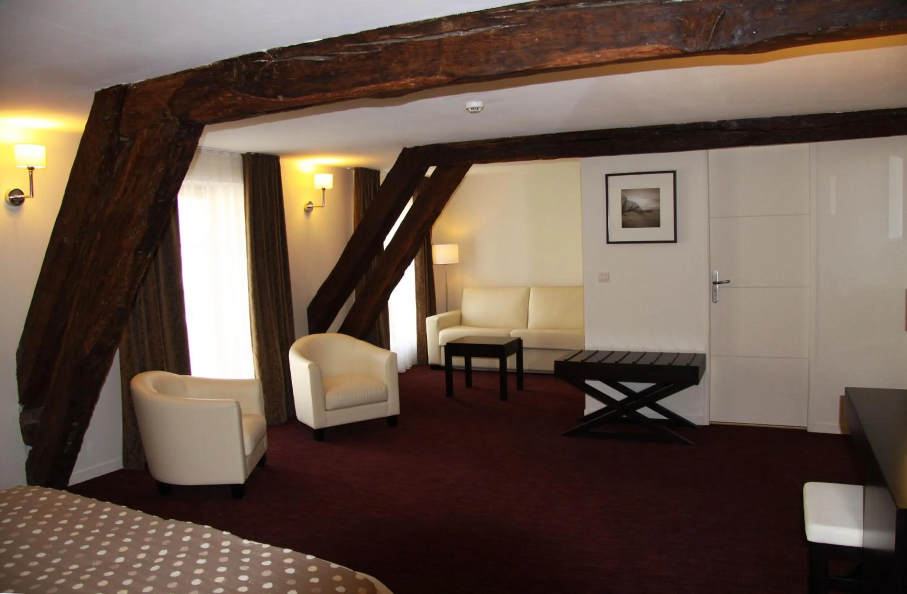 Seating area in Hôtel Burgevin