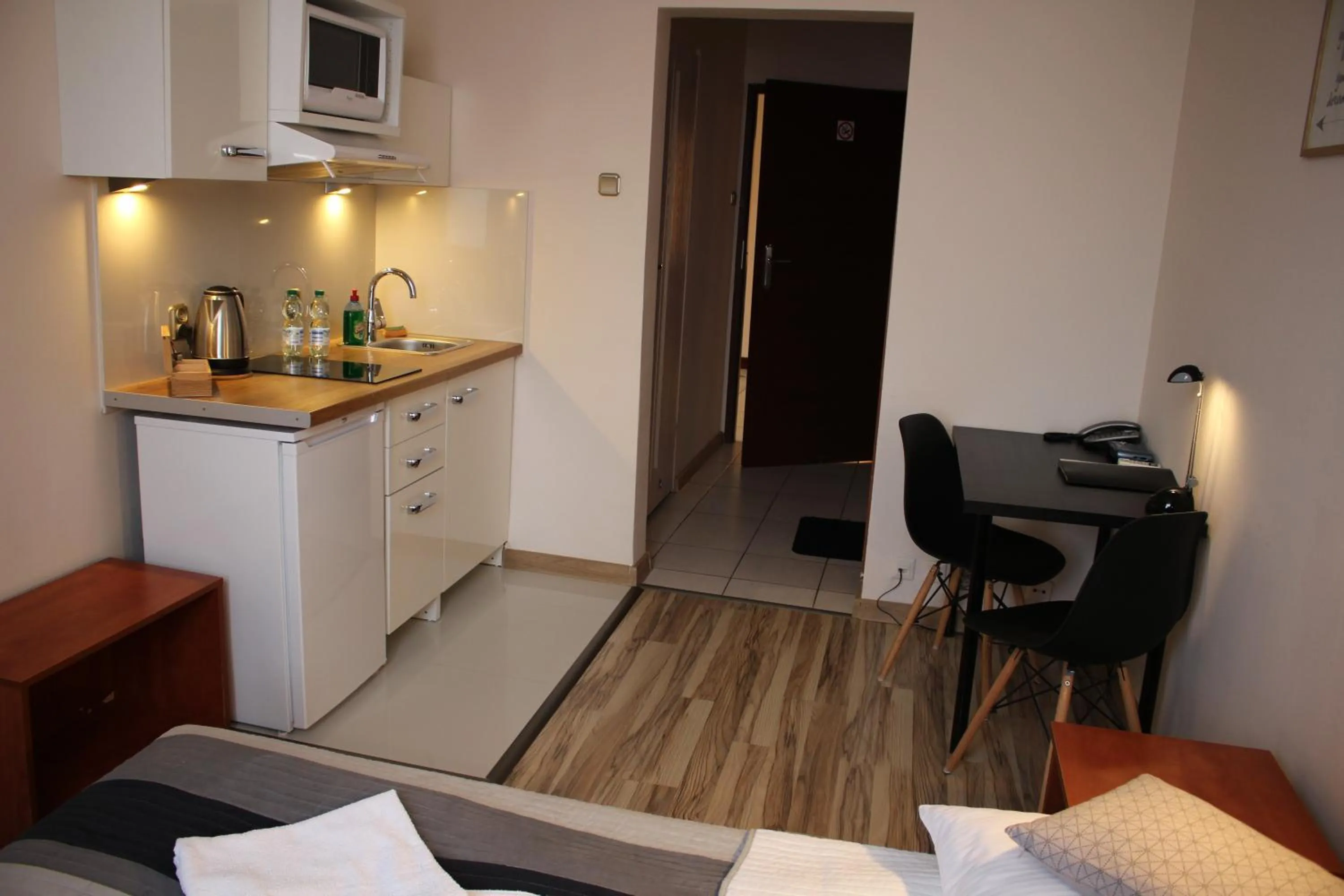 Photo of the whole room in Hotel 1