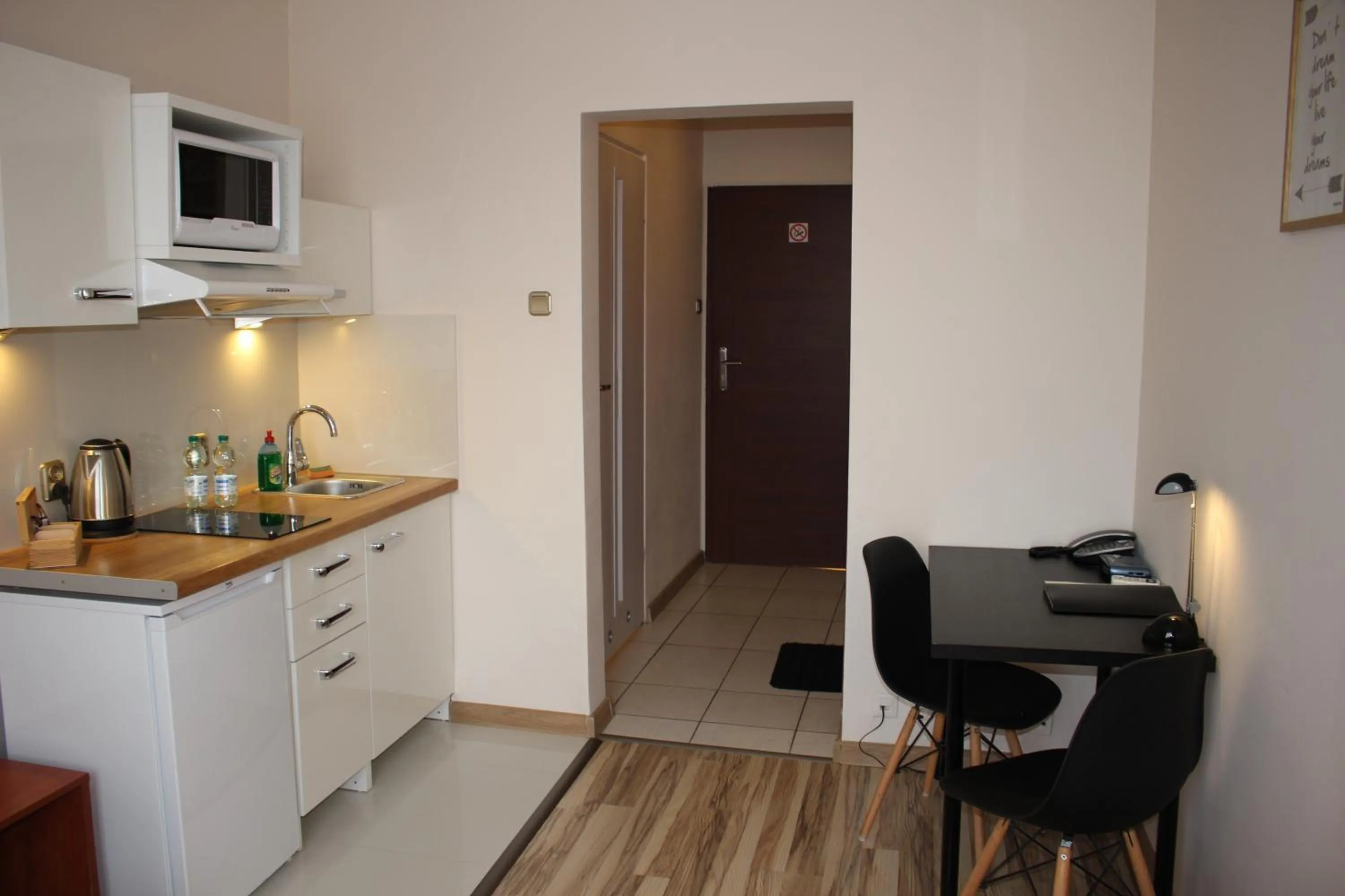 Photo of the whole room in Hotel 1