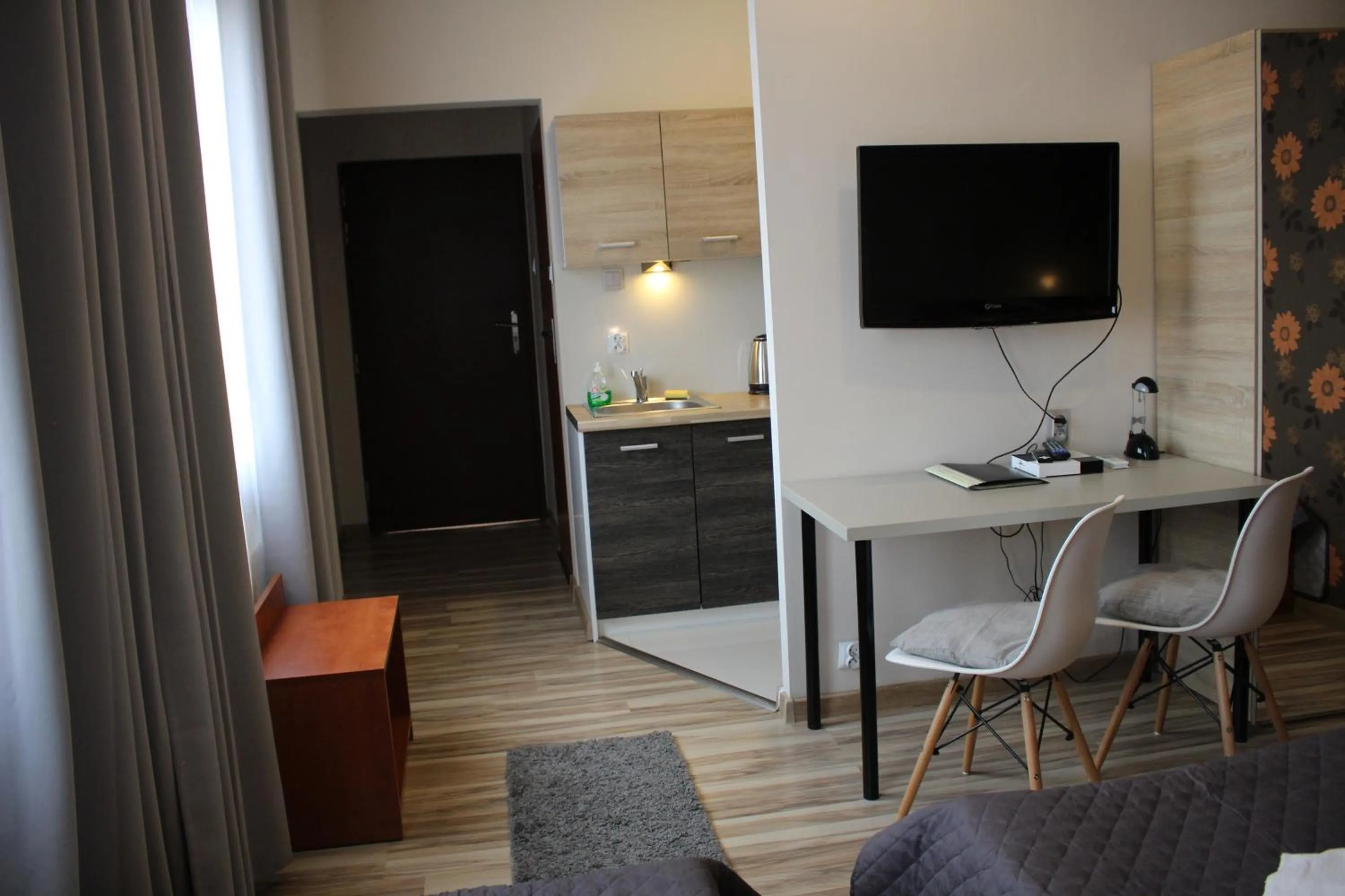 Photo of the whole room in Hotel 1