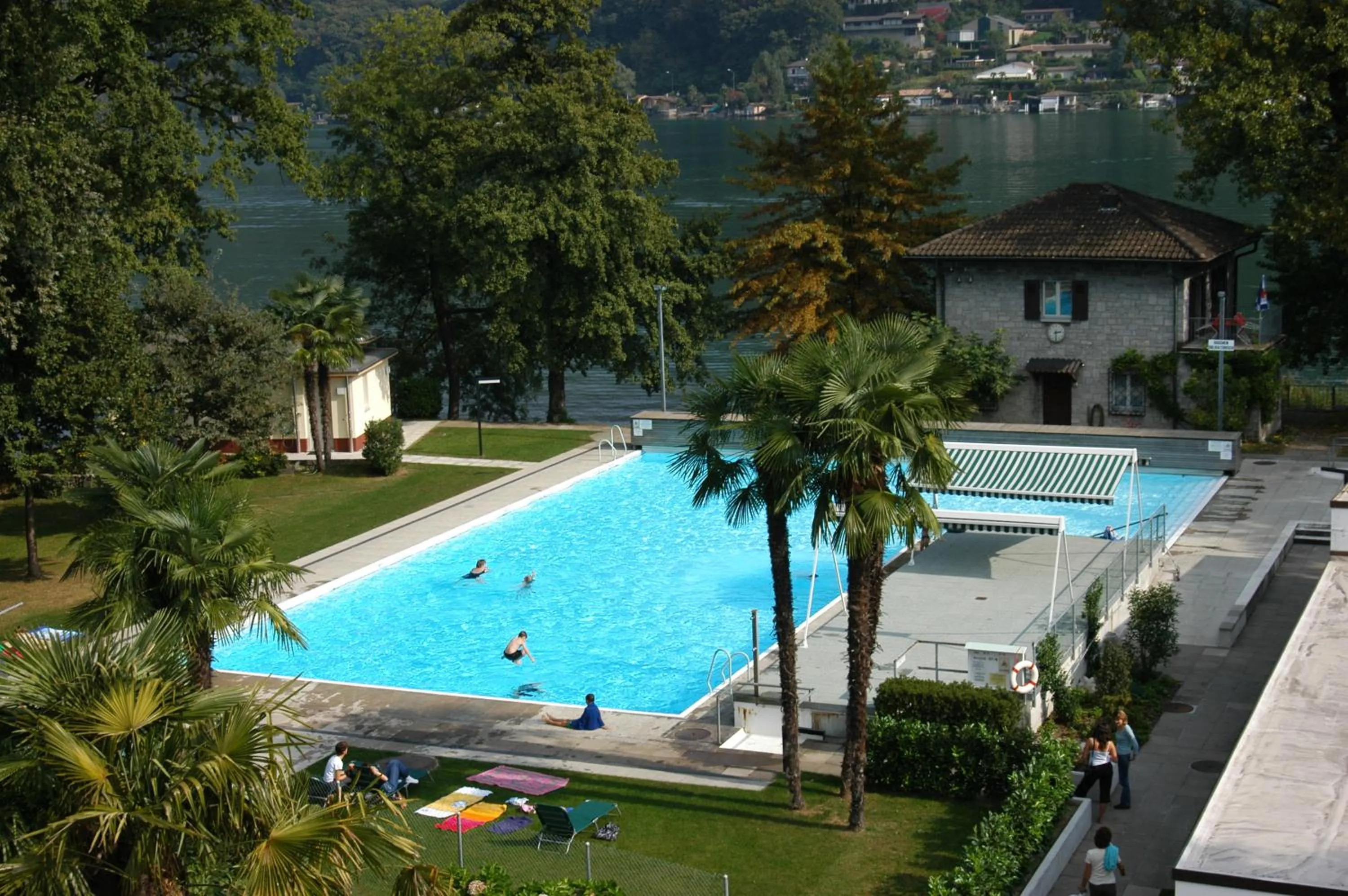 Swimming pool in Centro Magliaso