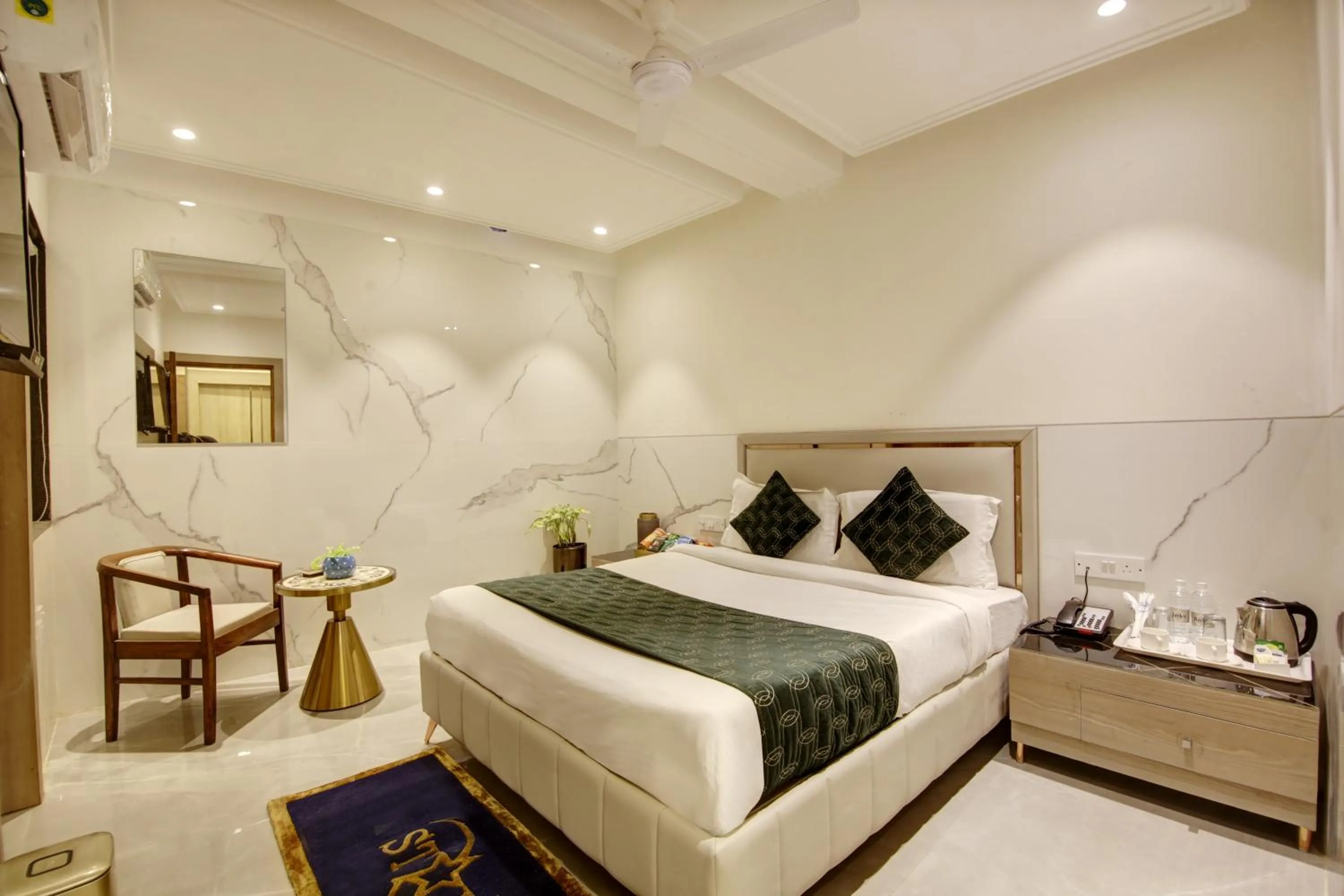 Bedroom, Bed in Hotel International Inn - Near Delhi Airport