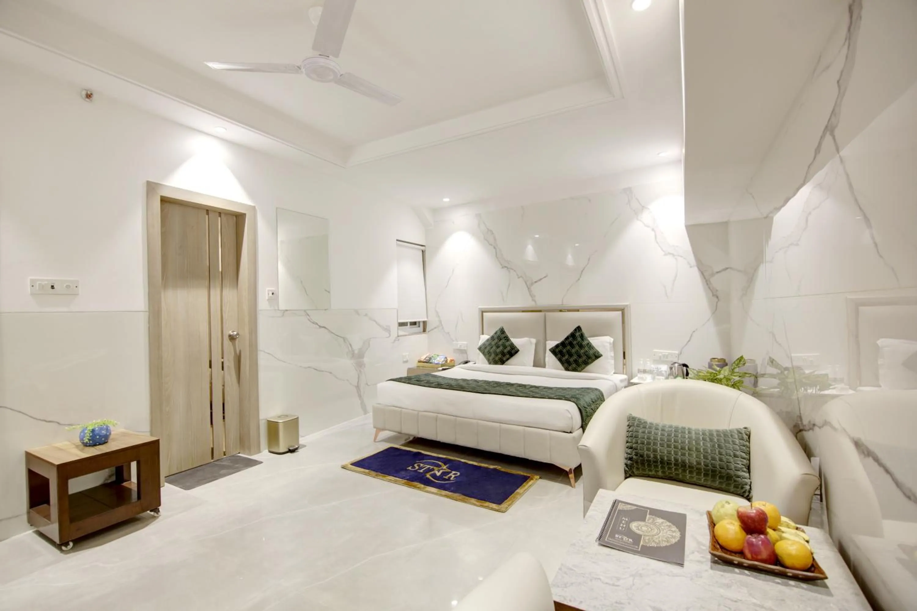 Bed in Hotel International Inn - Near Delhi Airport