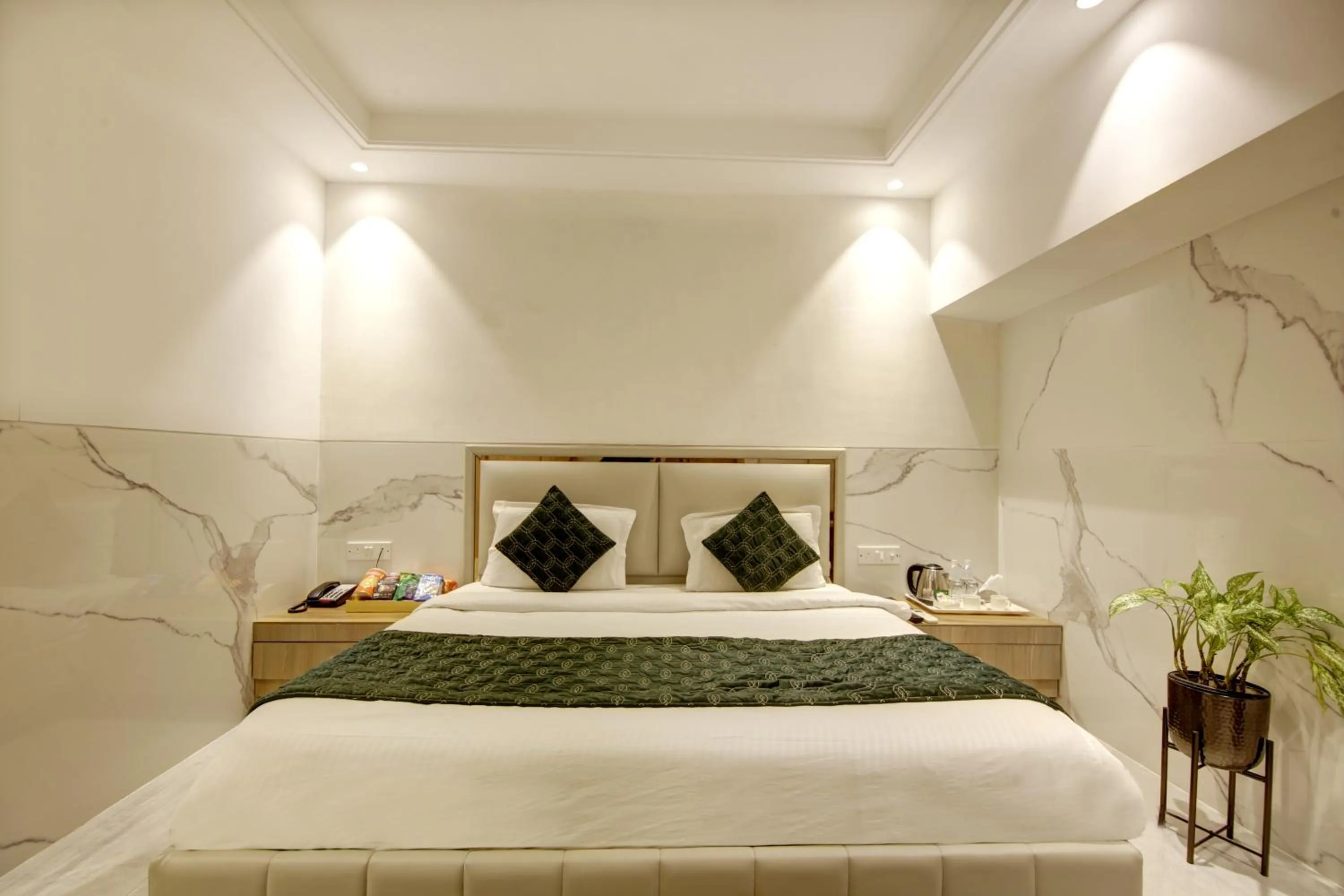 Bedroom, Bed in Hotel International Inn - Near Delhi Airport