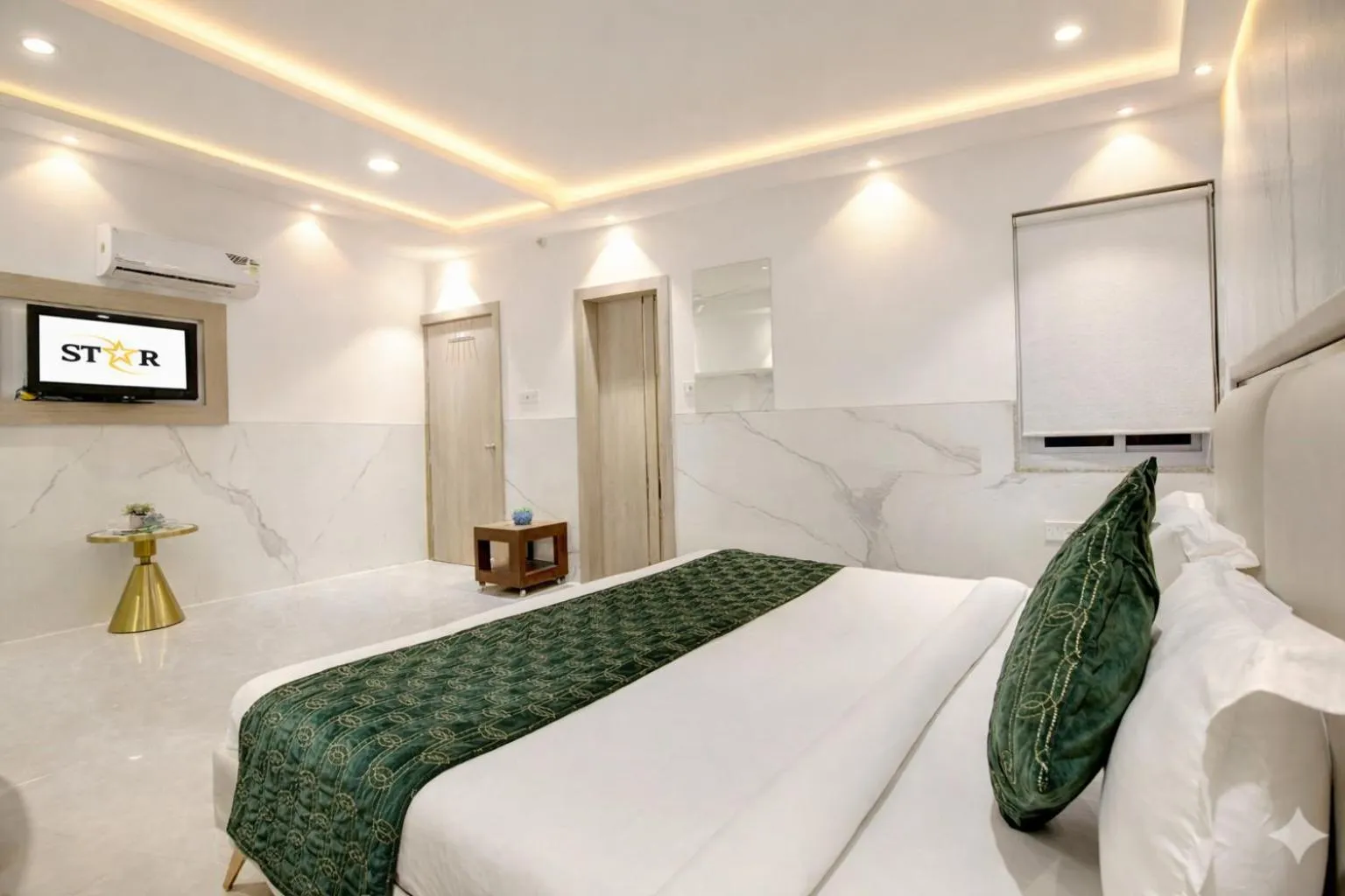 Bedroom, Bed in Hotel International Inn - Near Delhi Airport