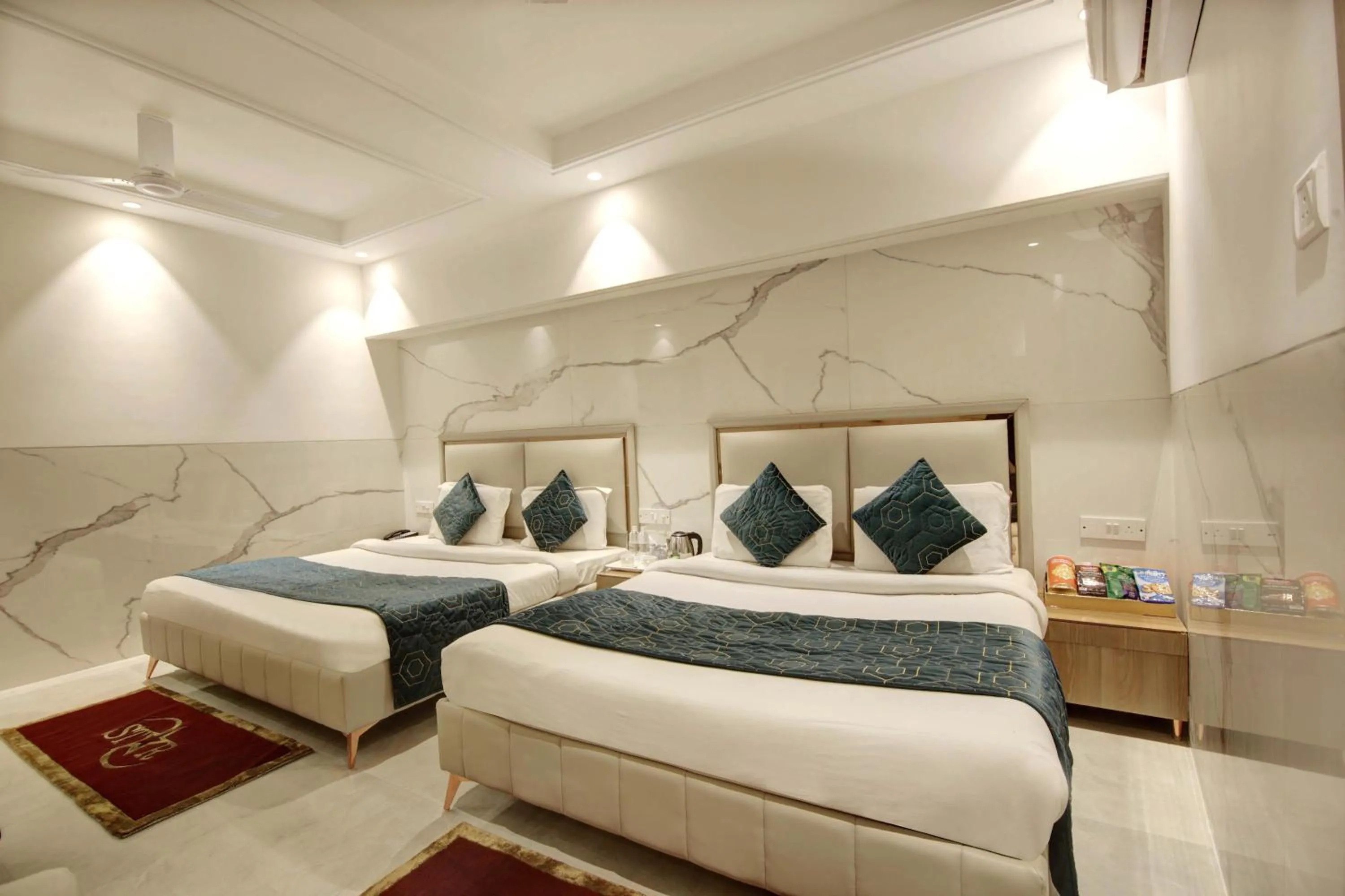 Bedroom, Bed in Hotel International Inn - Near Delhi Airport