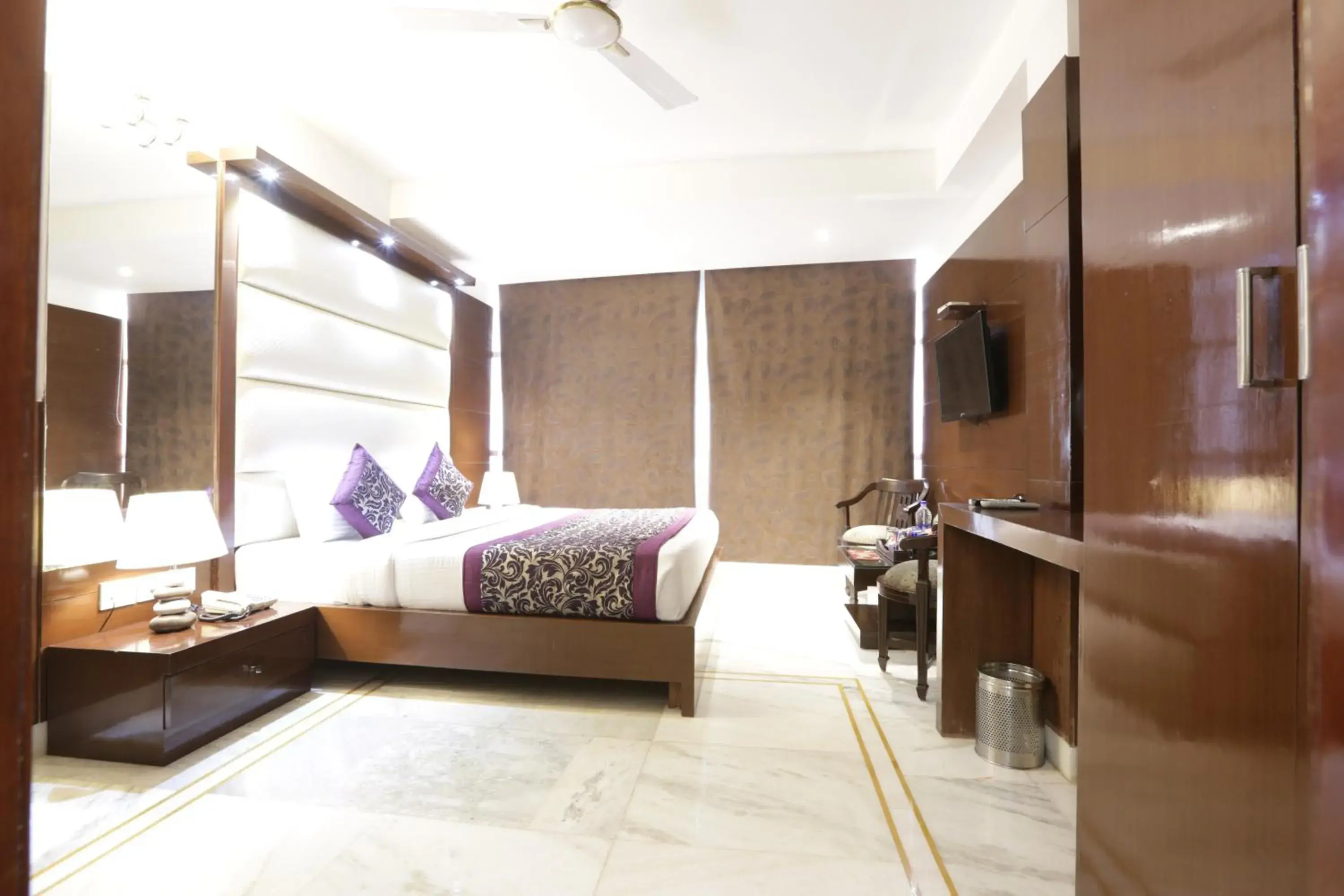 Super Deluxe Room with Airport Drop in Hotel International Inn - Near Delhi Airport Super Deluxe Room with Airport Drop in Hotel International Inn - Near Delhi Airport