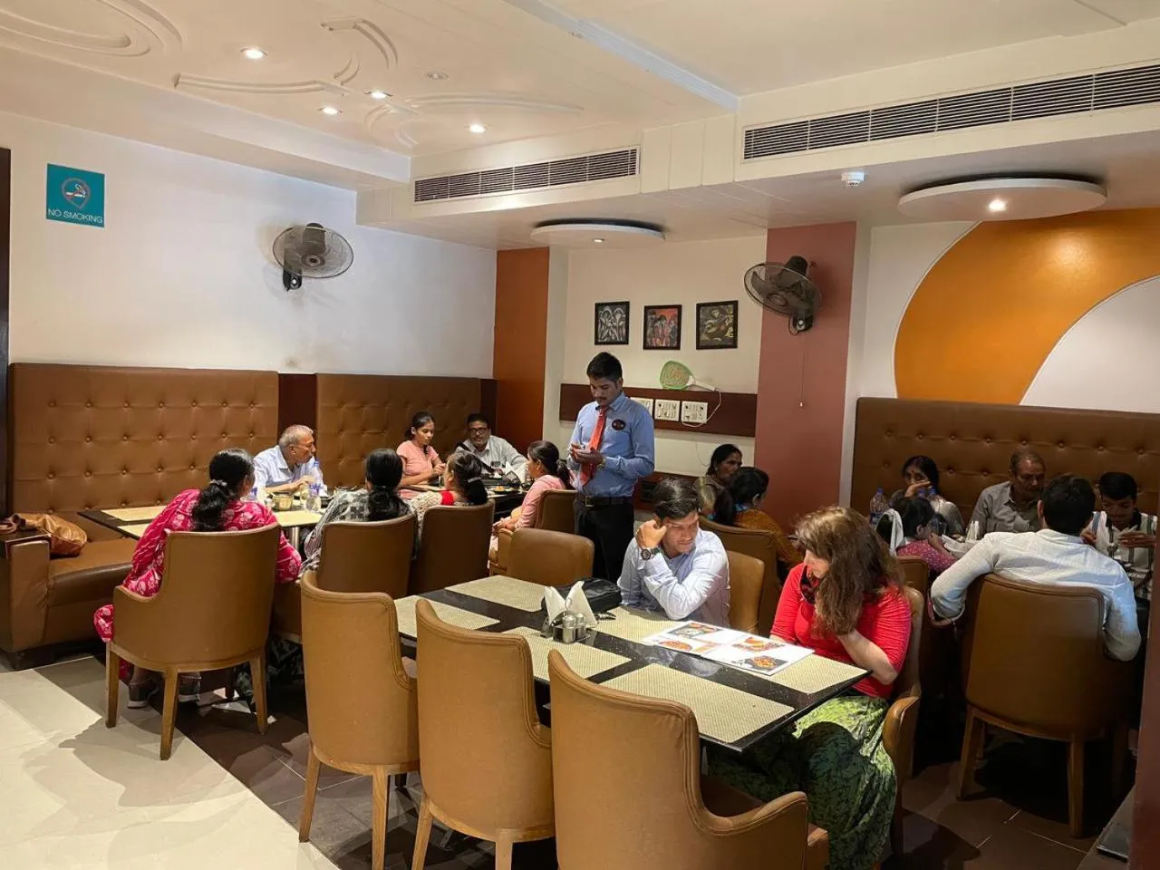 Restaurant/places to eat in Hotel International Inn - Near Delhi Airport