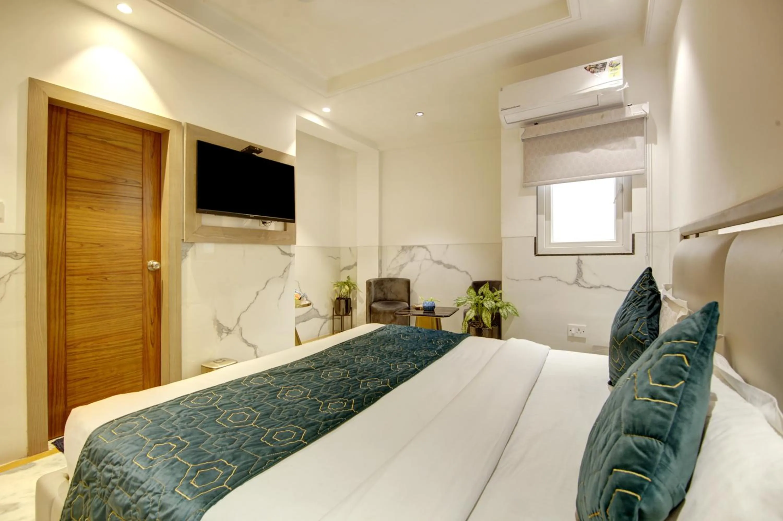 Photo of the whole room, Bed in Hotel International Inn - Near Delhi Airport