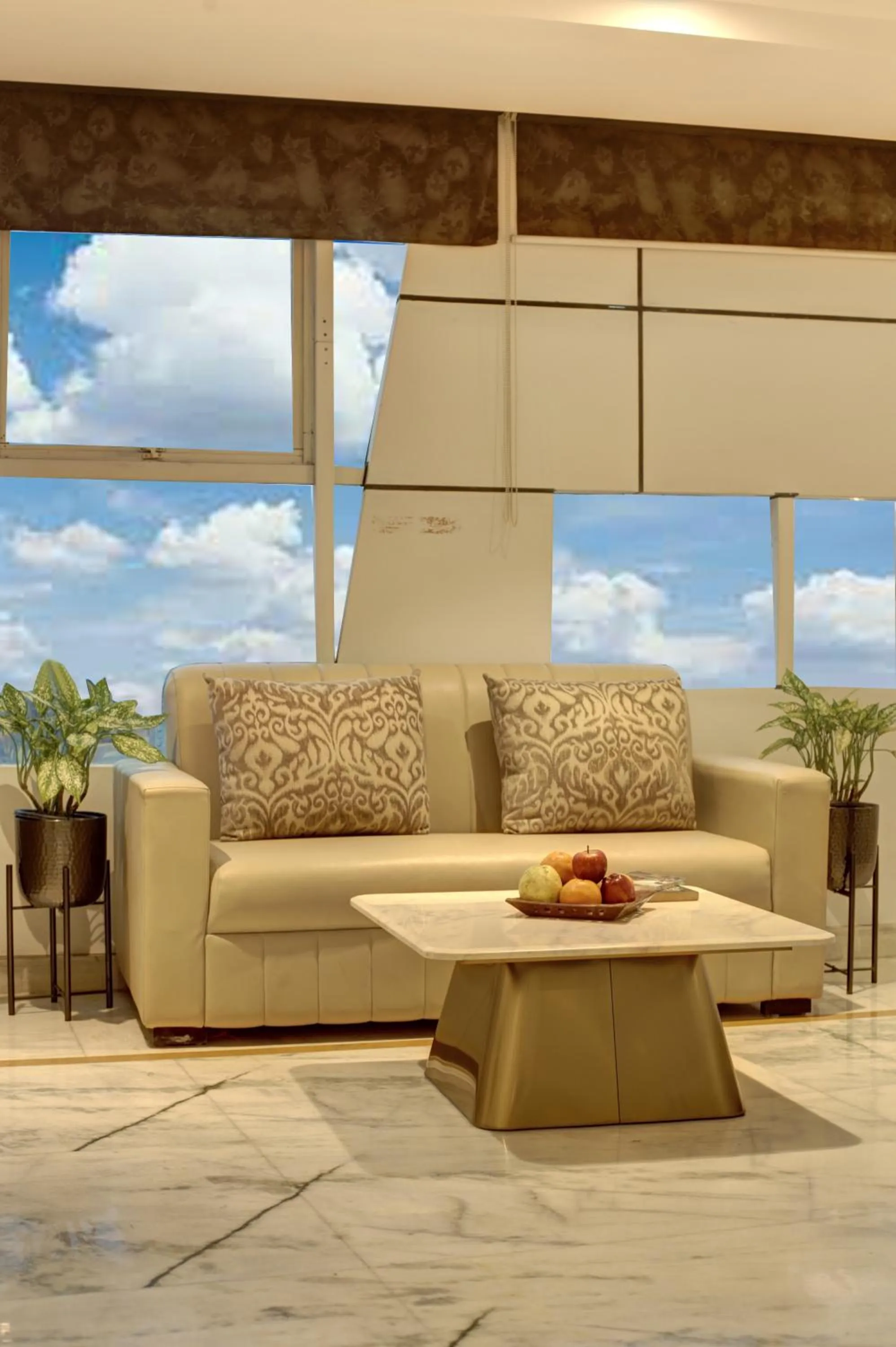 Seating area in Hotel International Inn - Near Delhi Airport