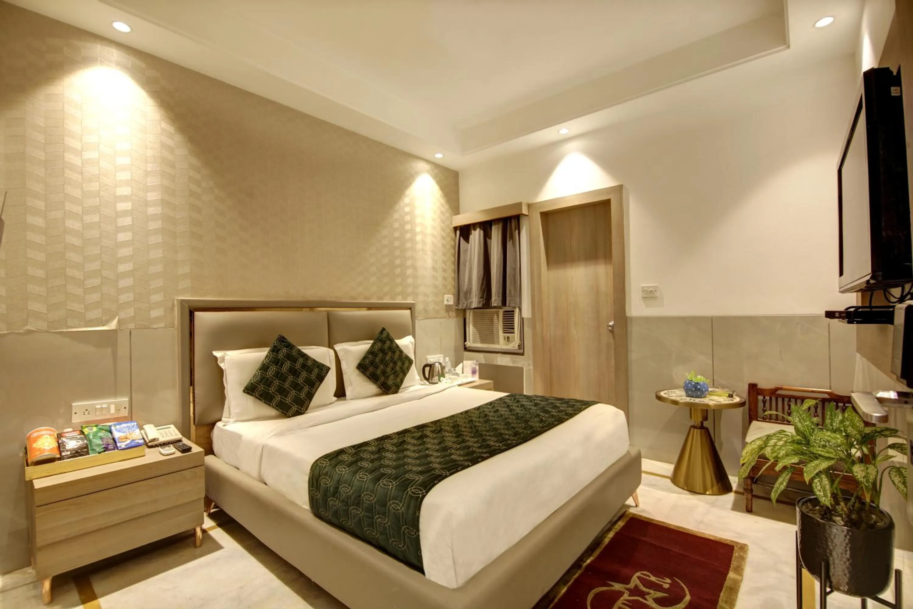 Bed in Hotel International Inn - Near Delhi Airport