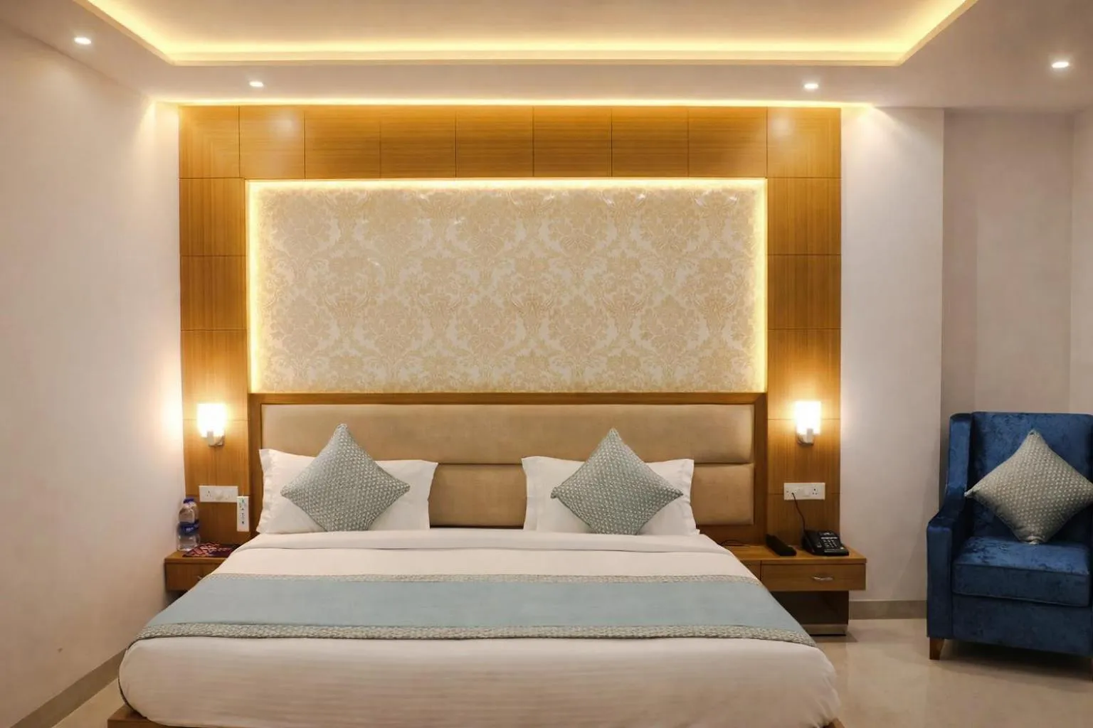 Bedroom, Bed in Hotel International Inn - Near Delhi Airport