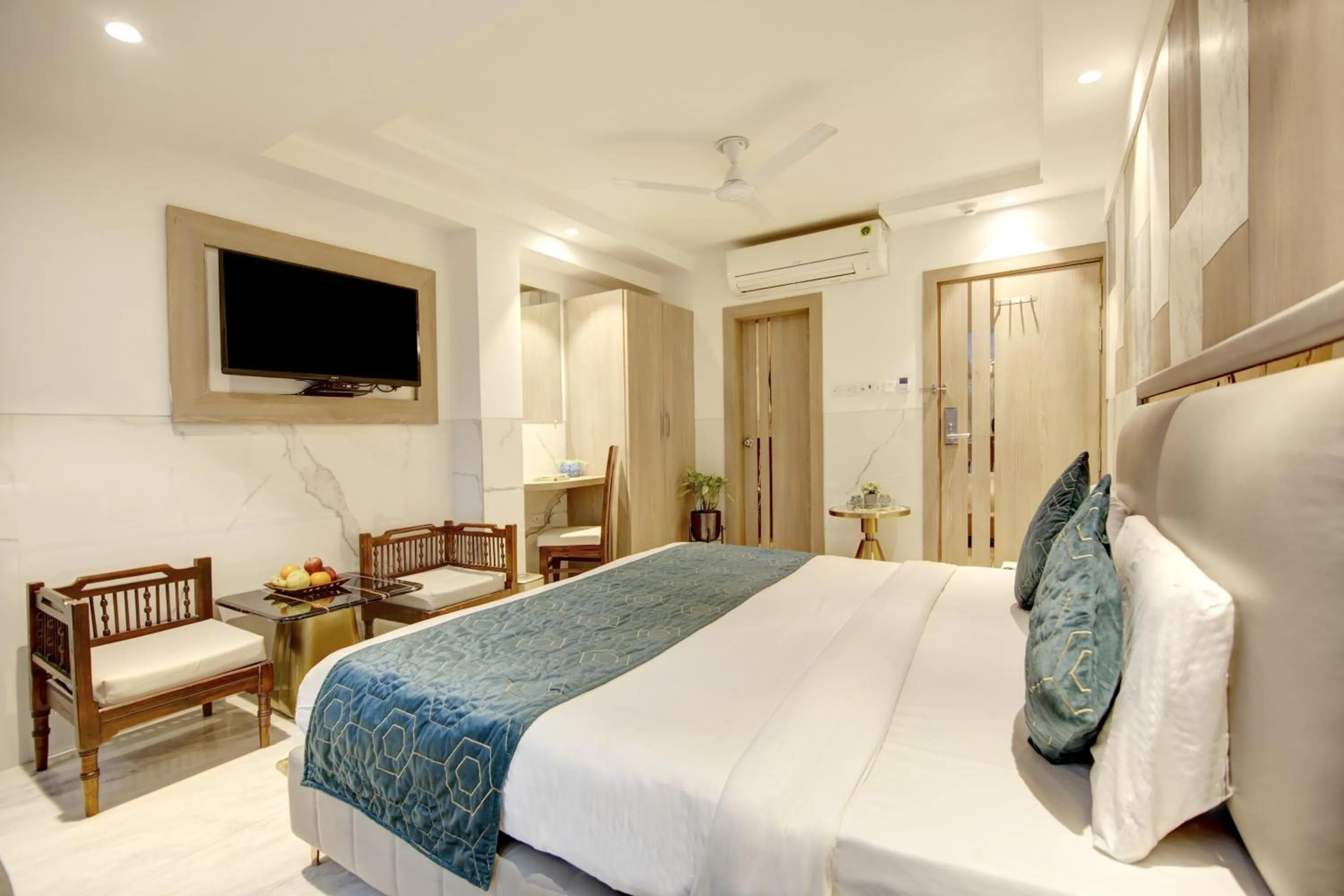 Photo of the whole room, Bed in Hotel International Inn - Near Delhi Airport