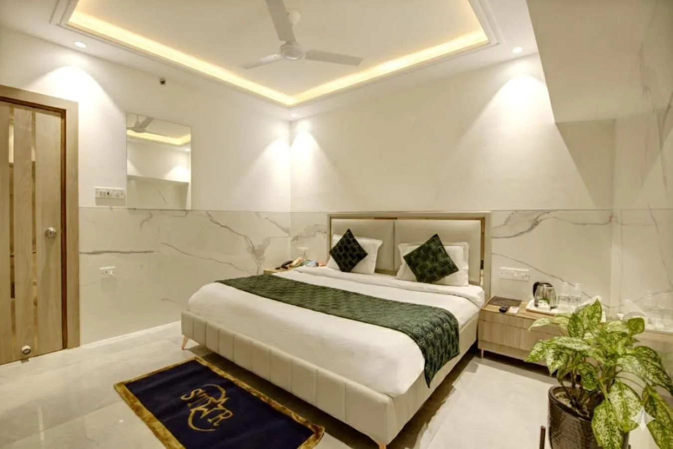 Bedroom, Bed in Hotel International Inn - Near Delhi Airport