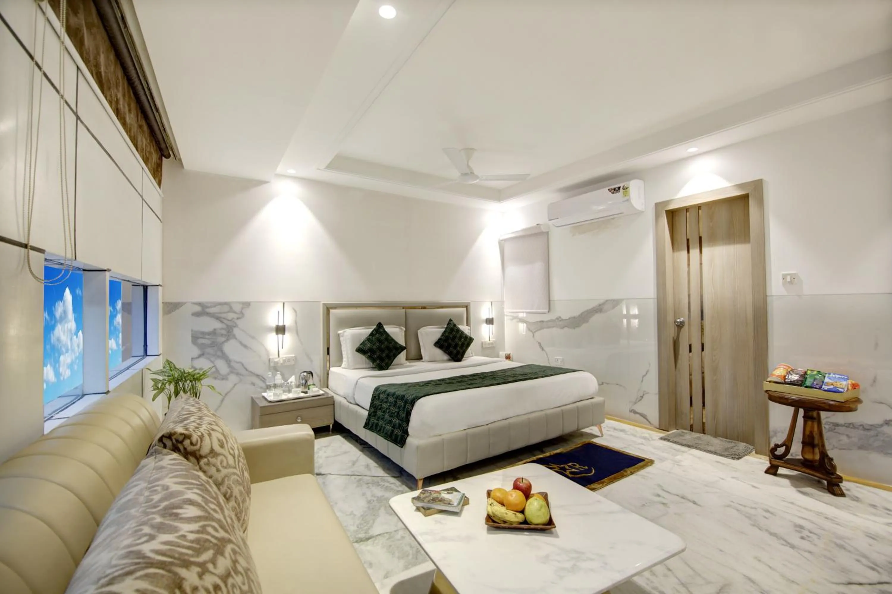 Bedroom, Bed in Hotel International Inn - Near Delhi Airport