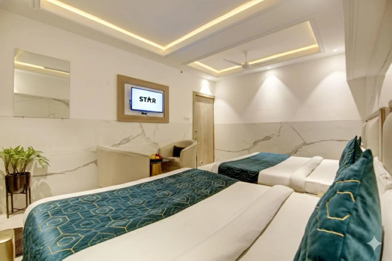 Bedroom, Bed in Hotel International Inn - Near Delhi Airport