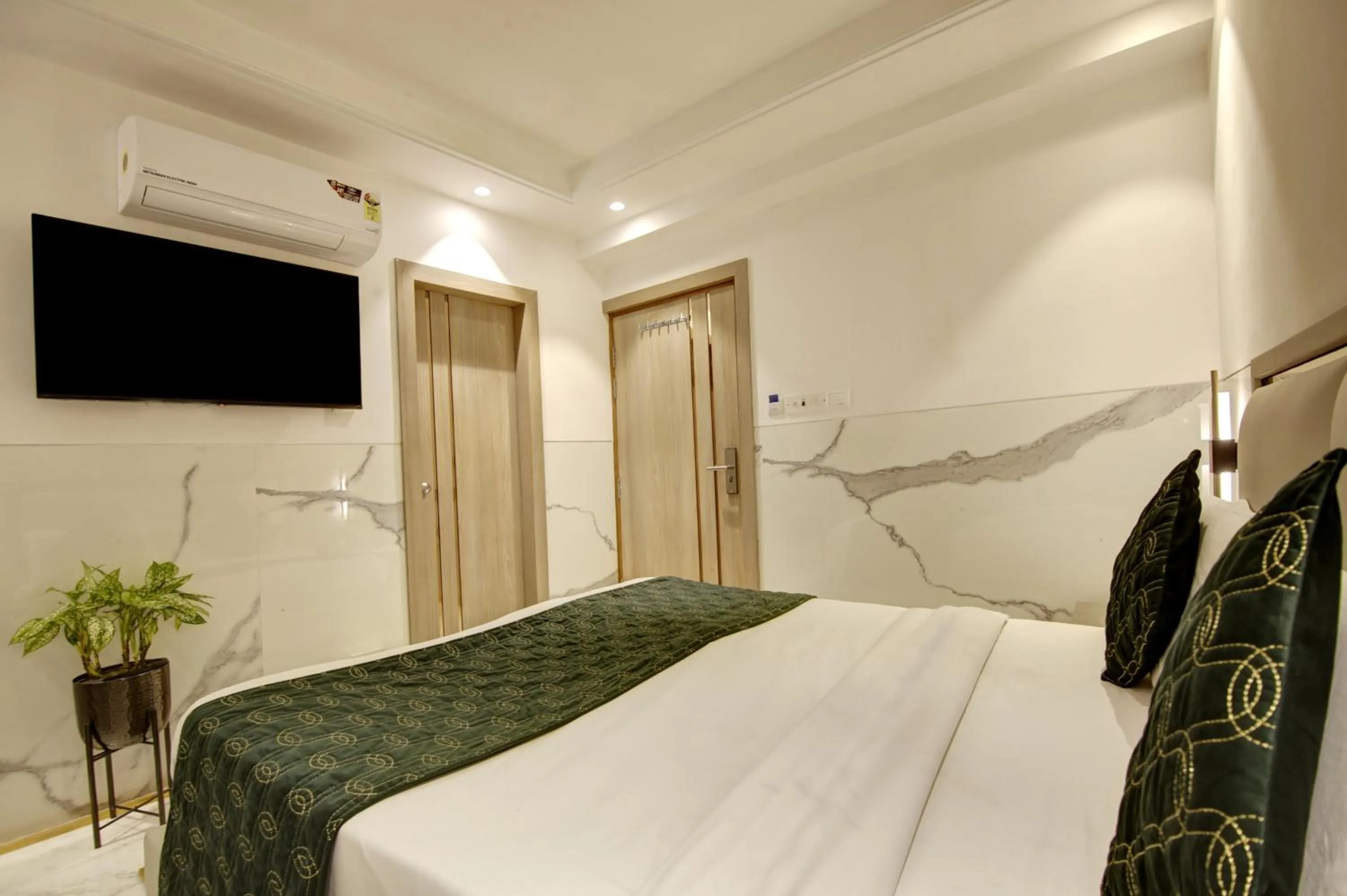 Photo of the whole room, Bed in Hotel International Inn - Near Delhi Airport