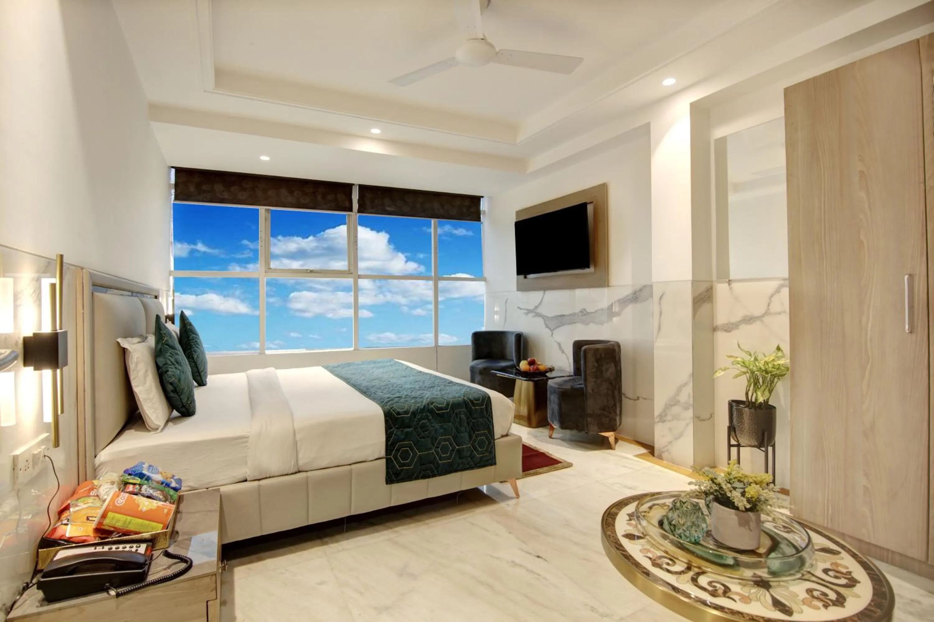 Bed in Hotel International Inn - Near Delhi Airport