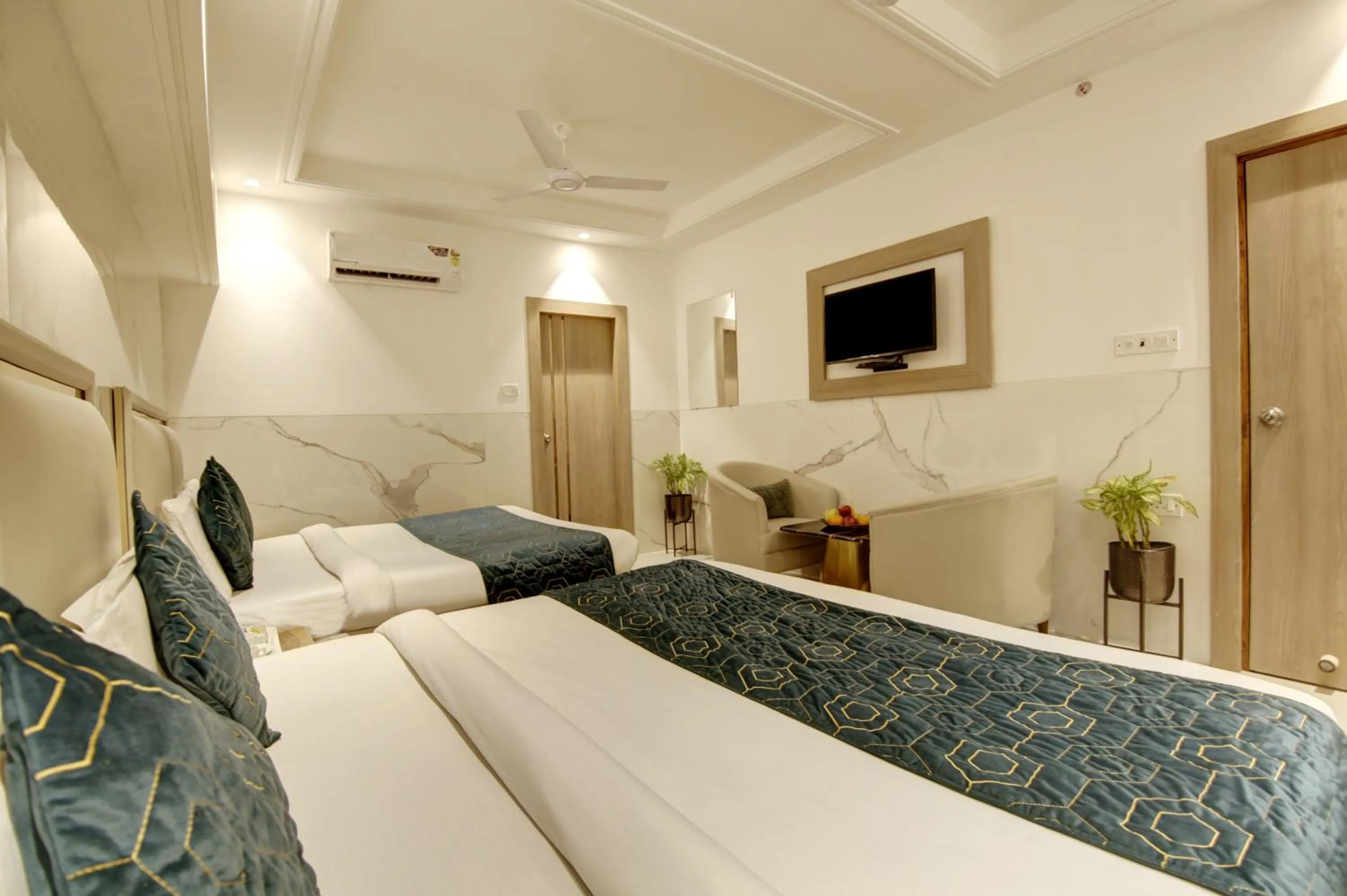 Photo of the whole room, Bed in Hotel International Inn - Near Delhi Airport