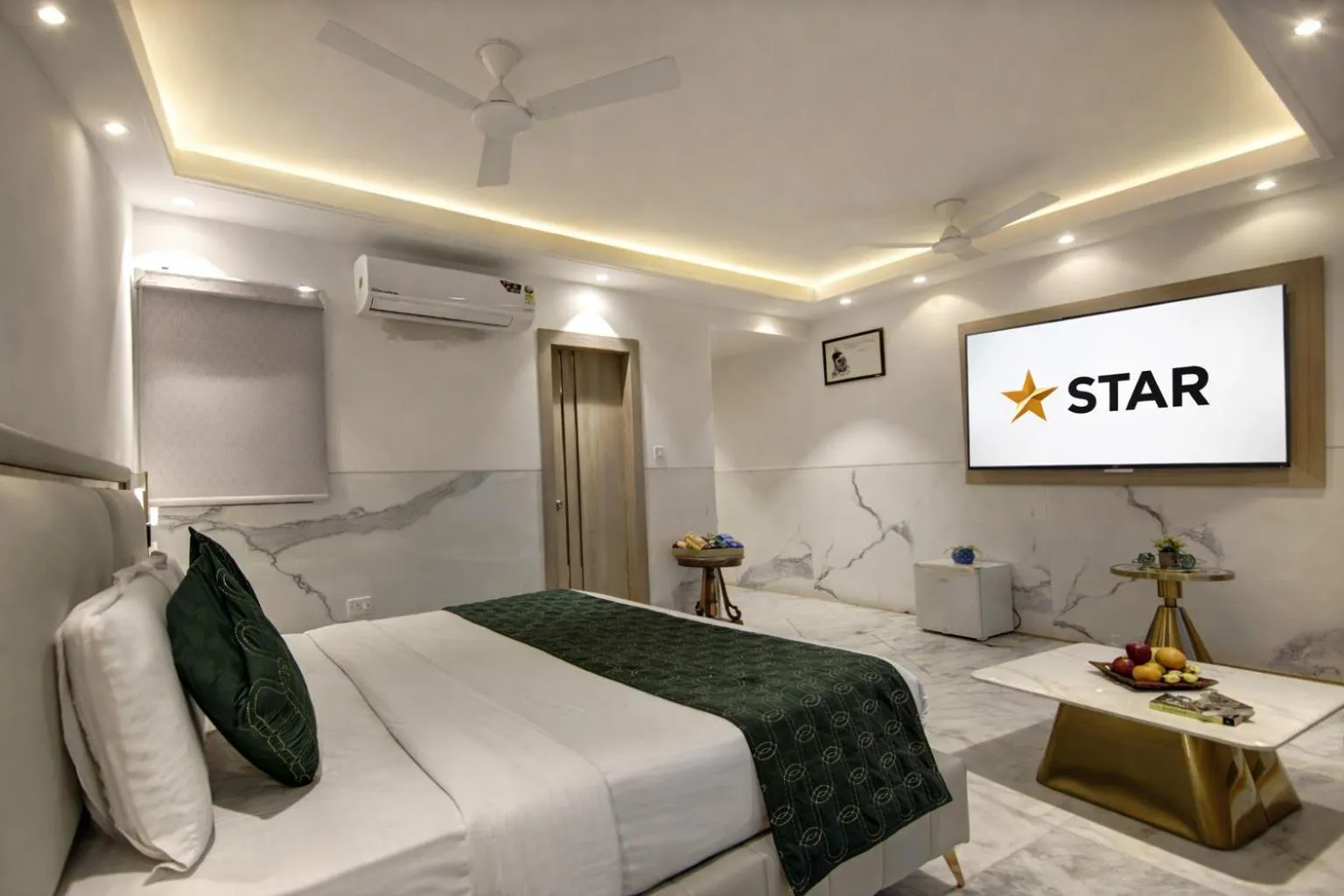 Photo of the whole room, Bed in Hotel International Inn - Near Delhi Airport