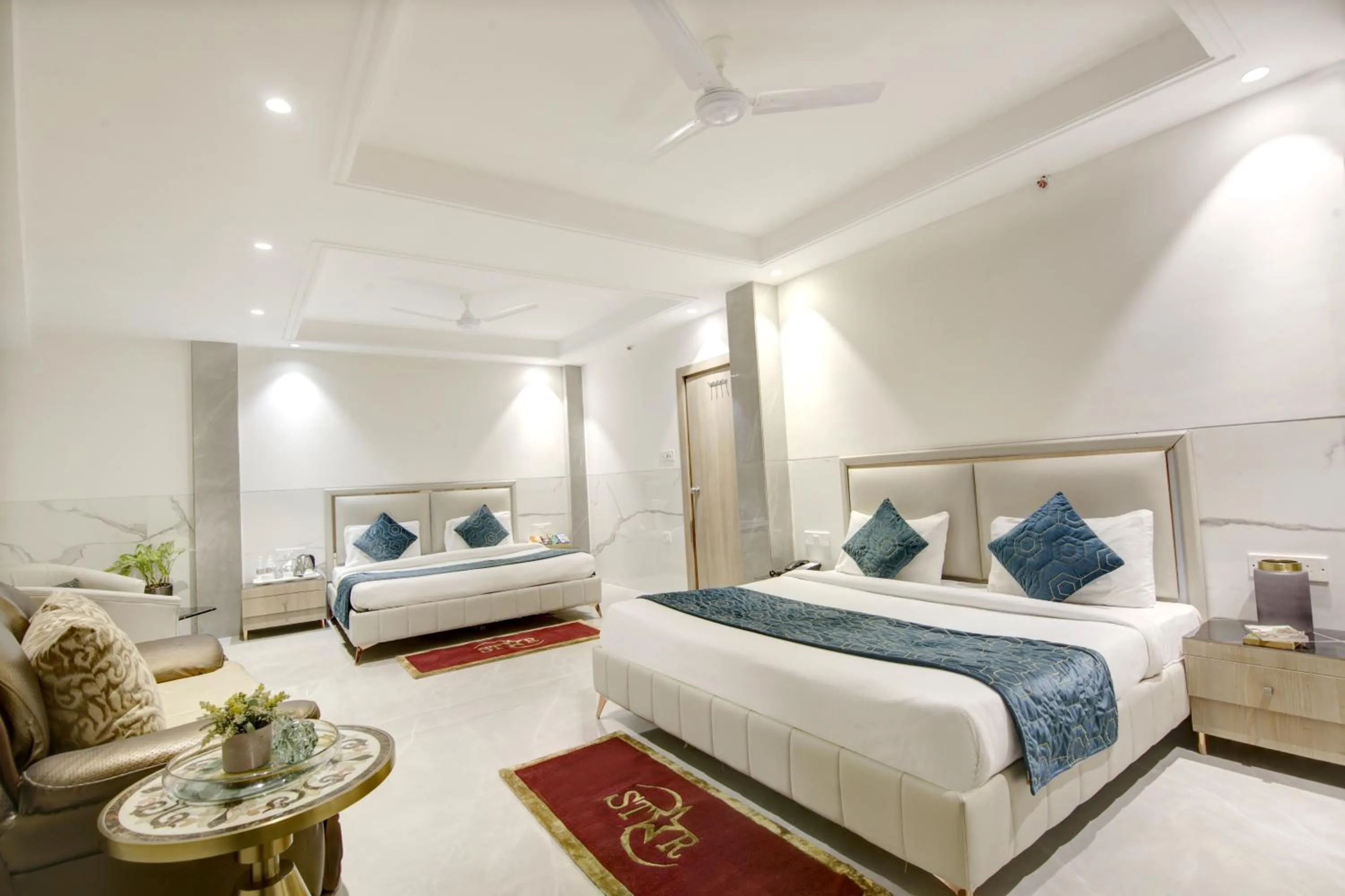 Bedroom, Bed in Hotel International Inn - Near Delhi Airport