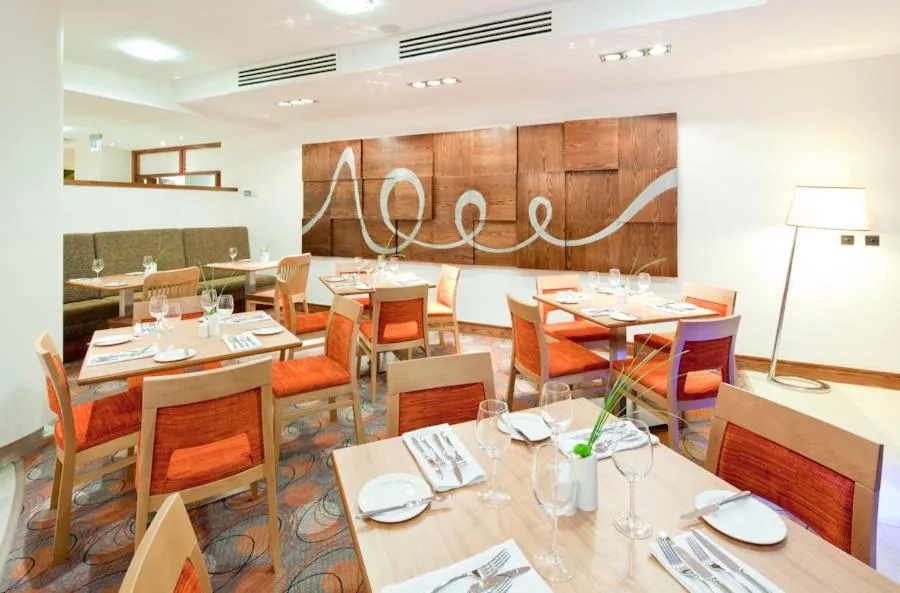 Restaurant/places to eat in Drayton Manor Hotel