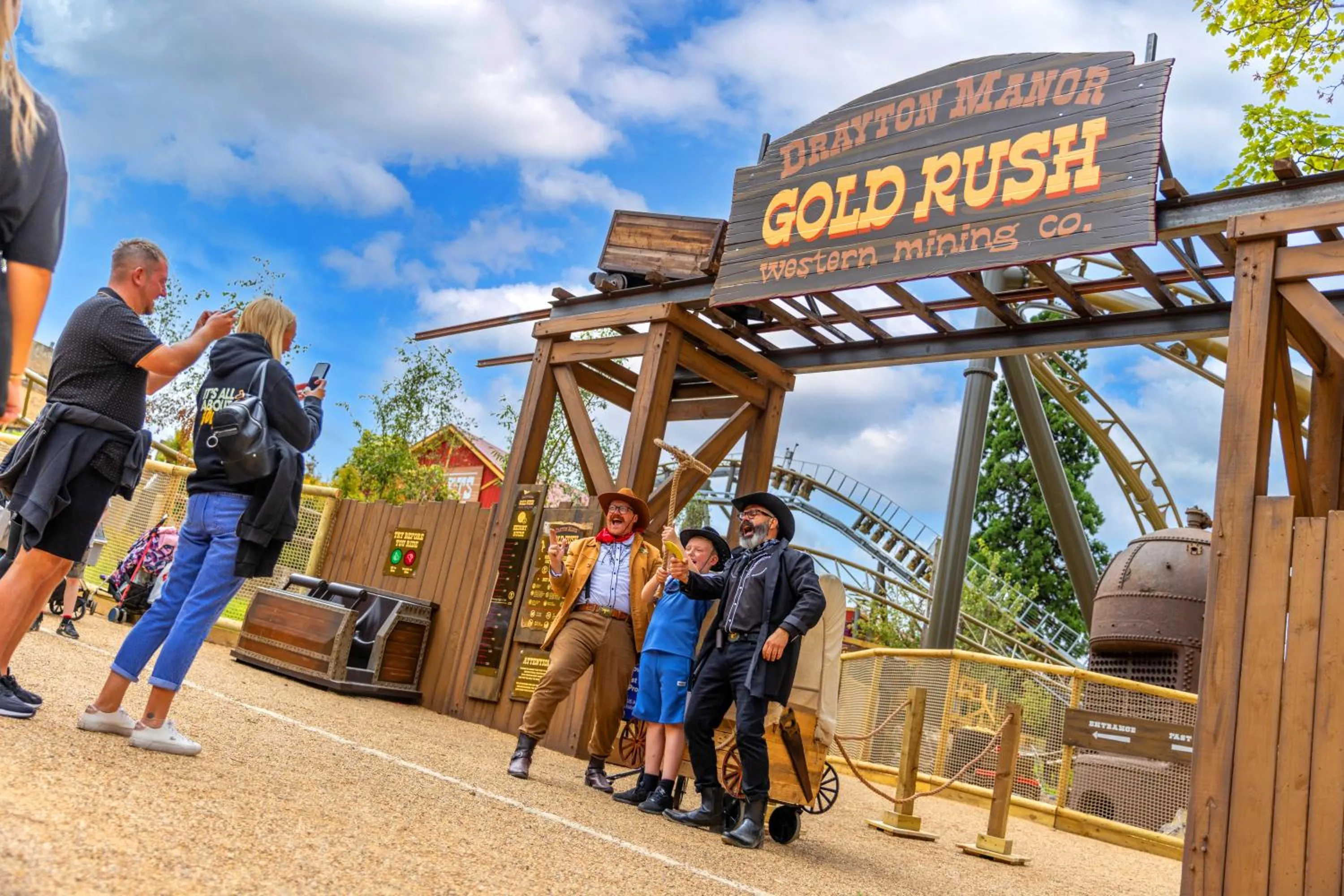 Property building in Drayton Manor Hotel