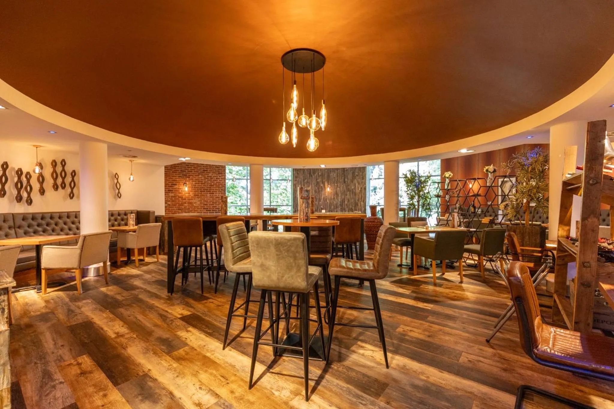 Restaurant/places to eat in Drayton Manor Hotel