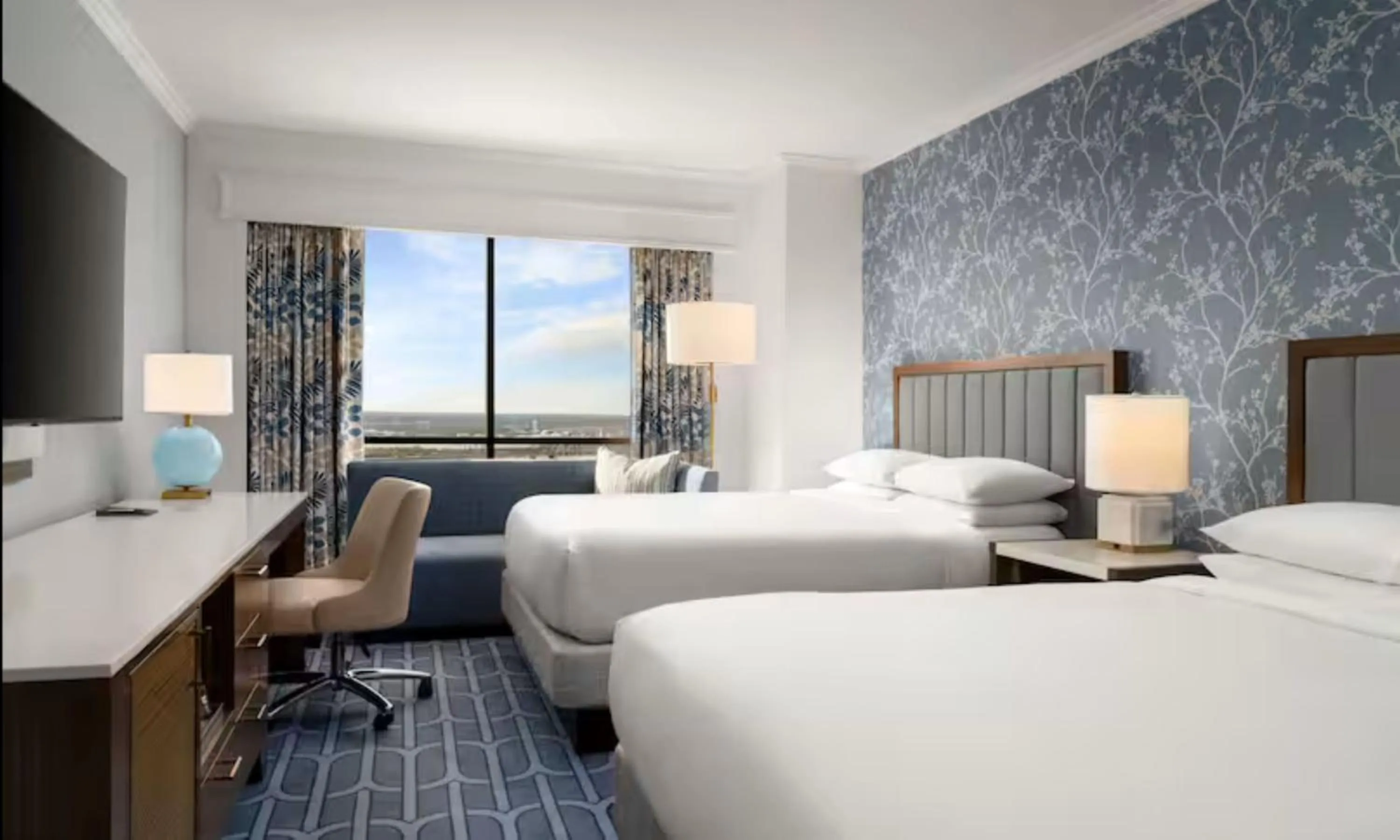 Bed in Hilton New Orleans Riverside