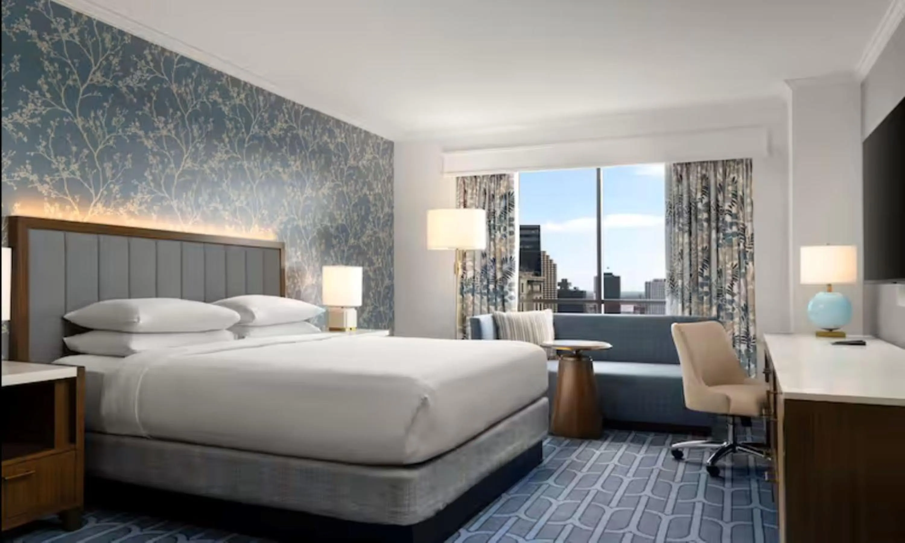 Bed in Hilton New Orleans Riverside