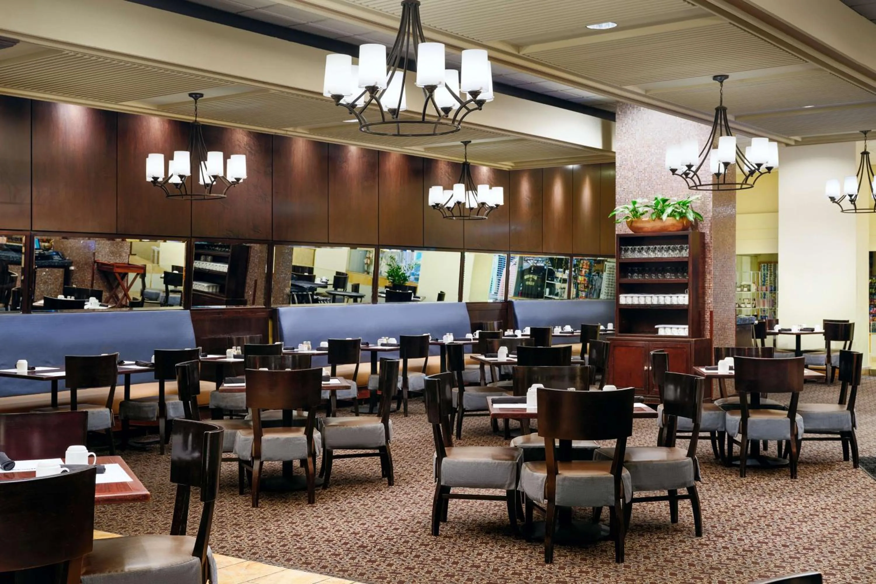 Restaurant/places to eat in Hilton New Orleans Riverside