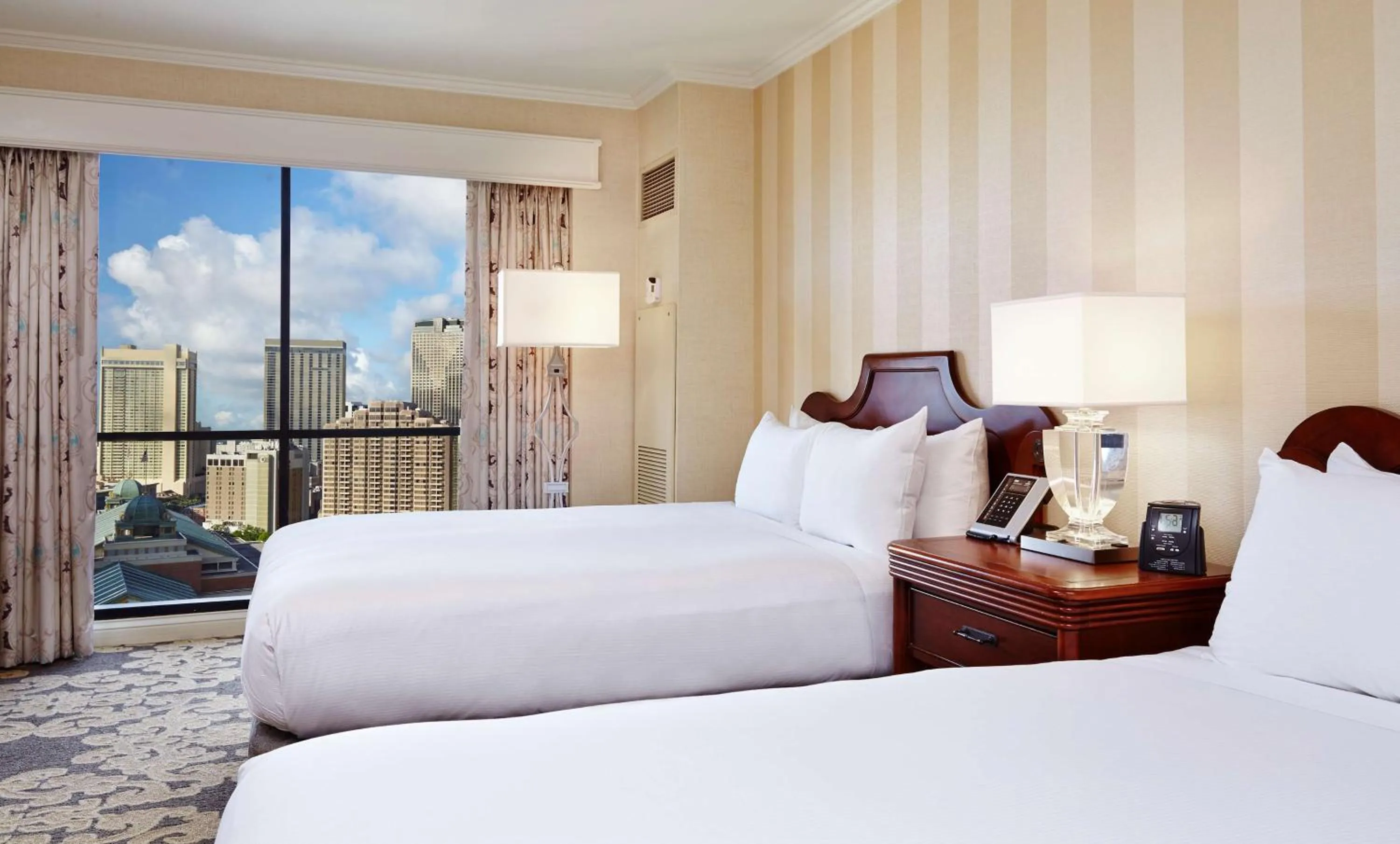 Bed in Hilton New Orleans Riverside