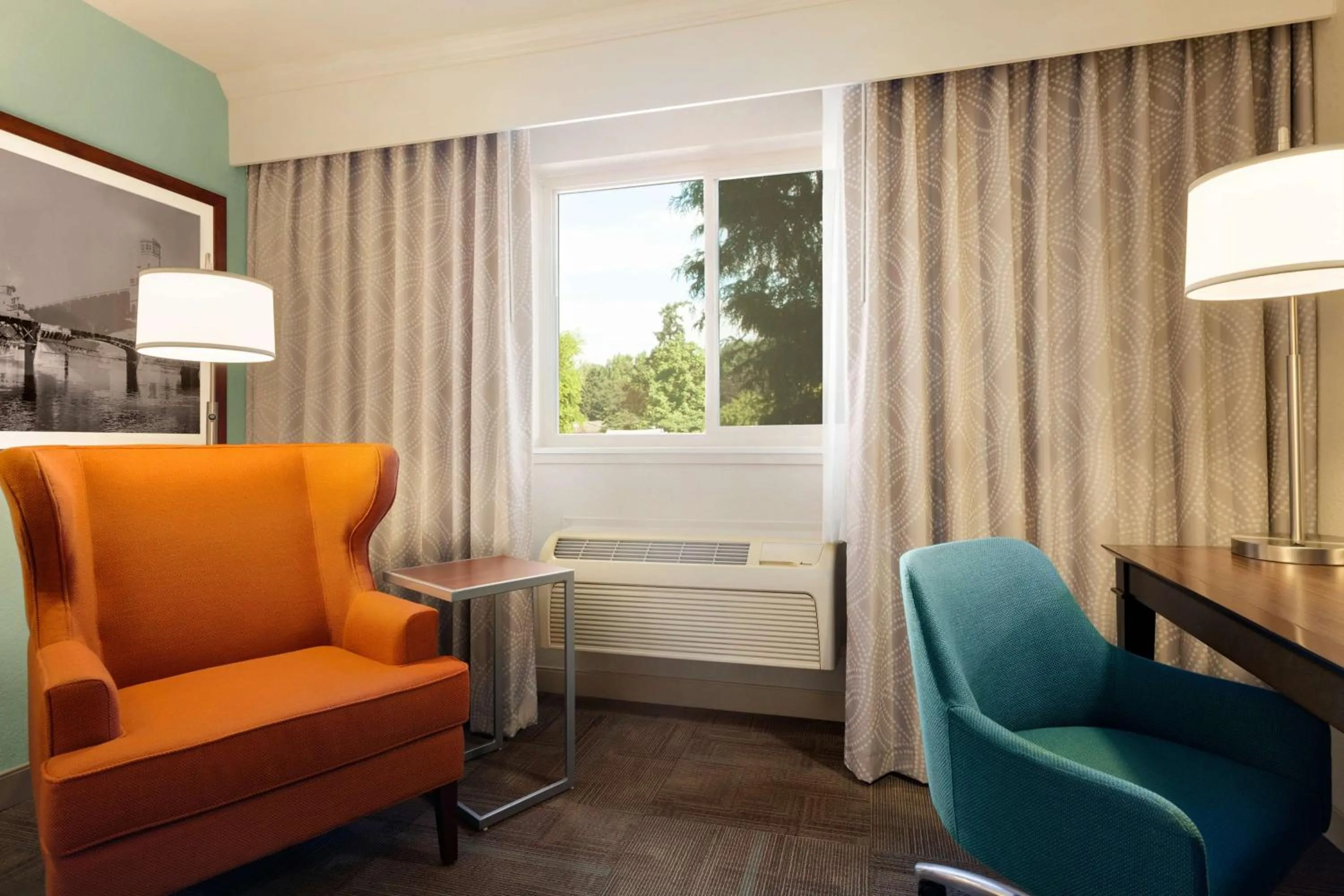 Bedroom in Hampton Inn - Portland/Clackamas