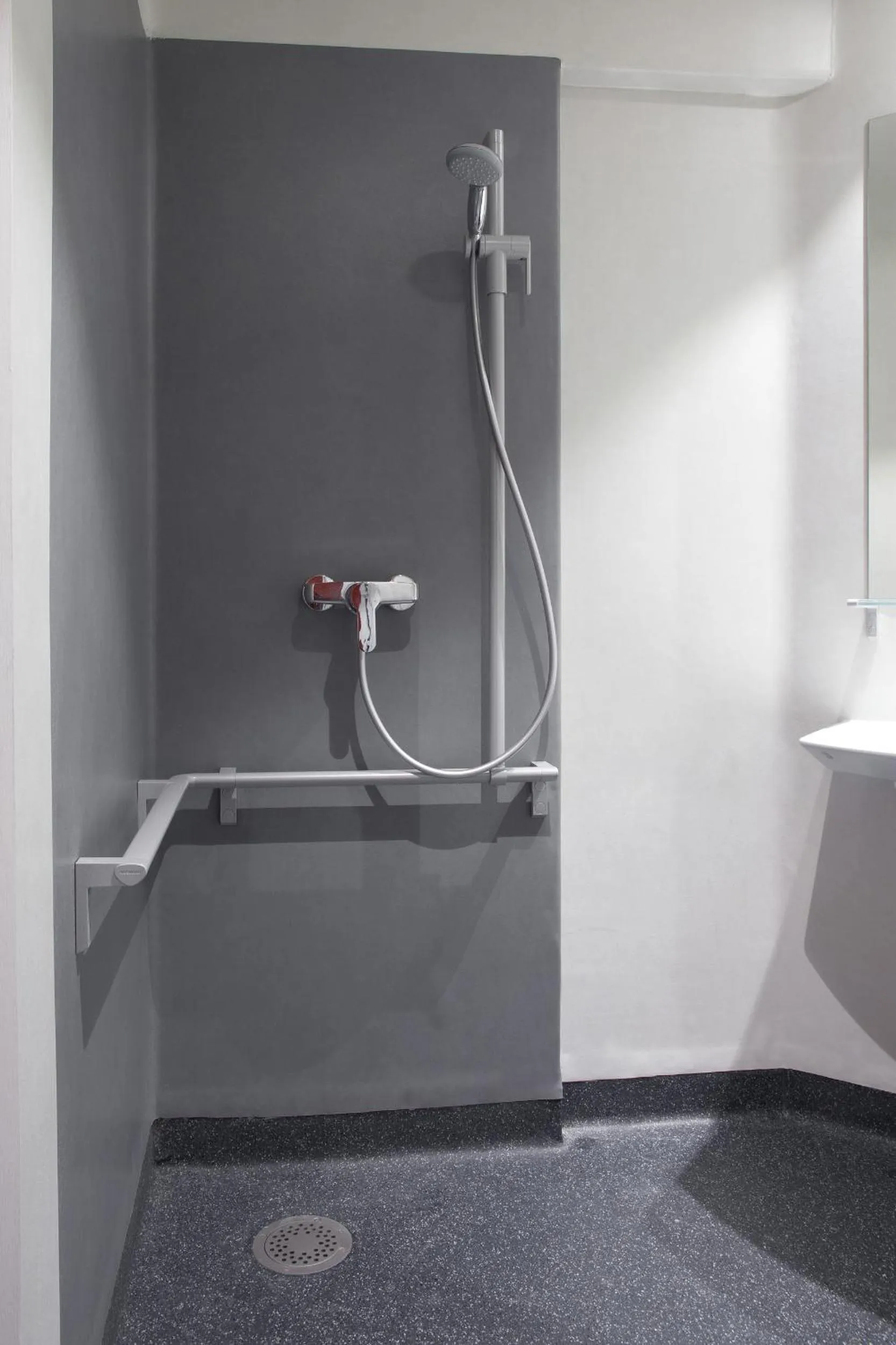 Shower in Résidence Internationale De Paris