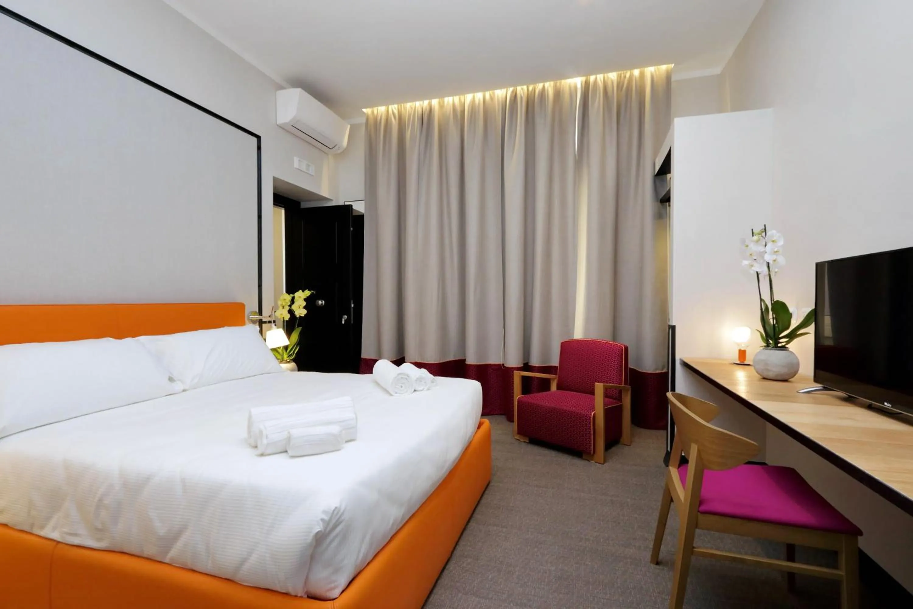 Decorative detail, Bed in Relais Vittoria Colonna