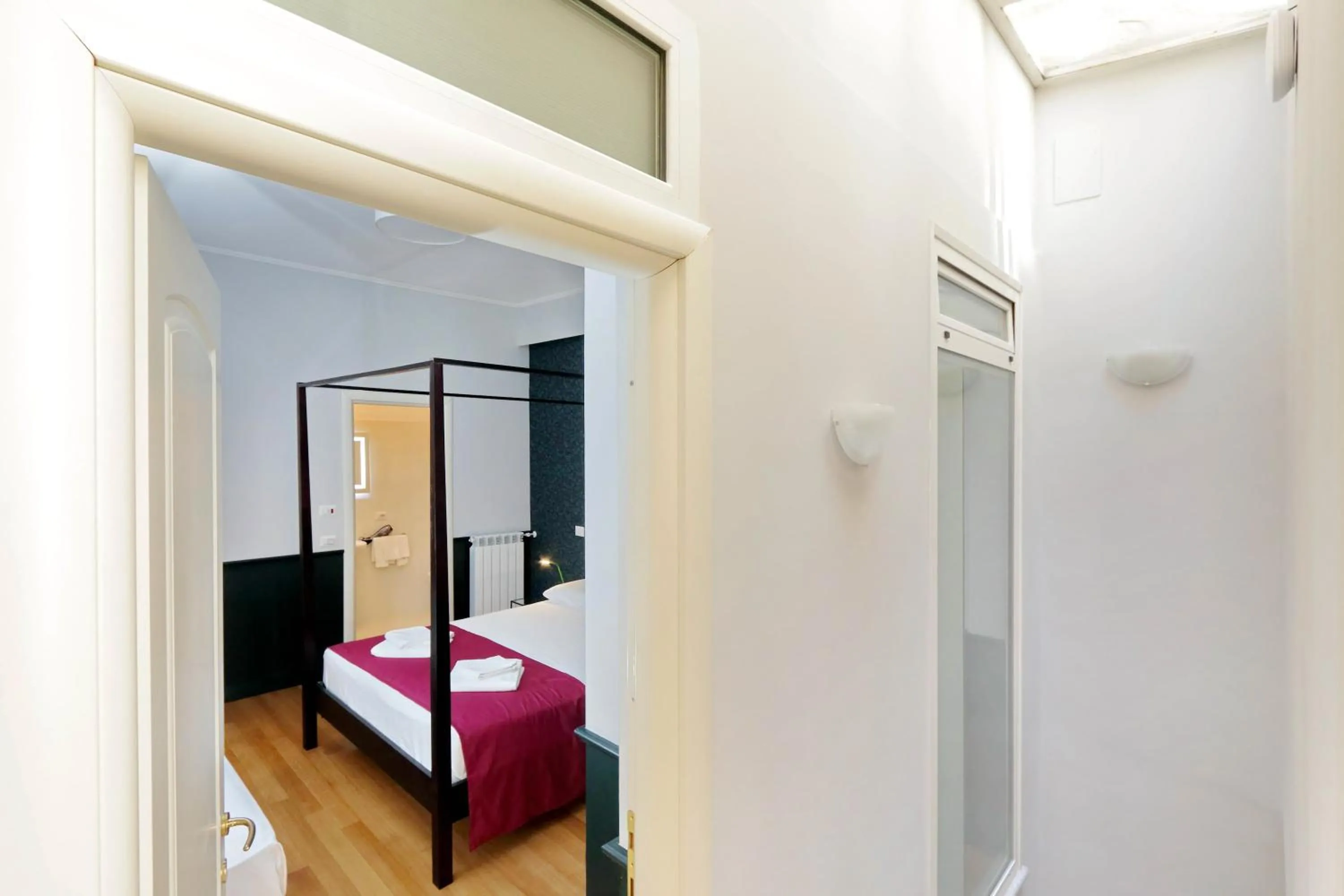 Photo of the whole room, Bed in Relais Vittoria Colonna